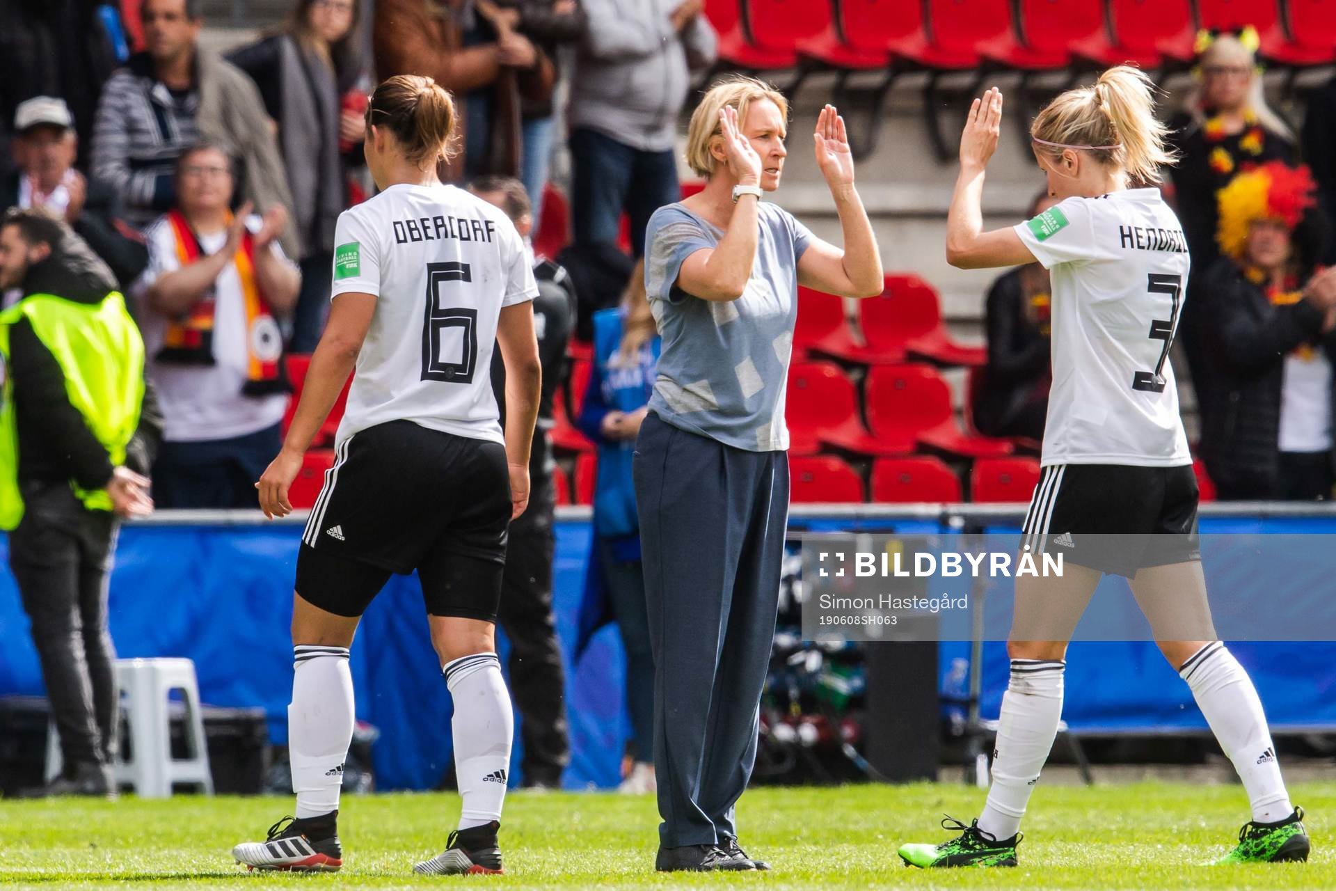 Martina Voss-Tecklenburg, Head coach celebrate with Lena