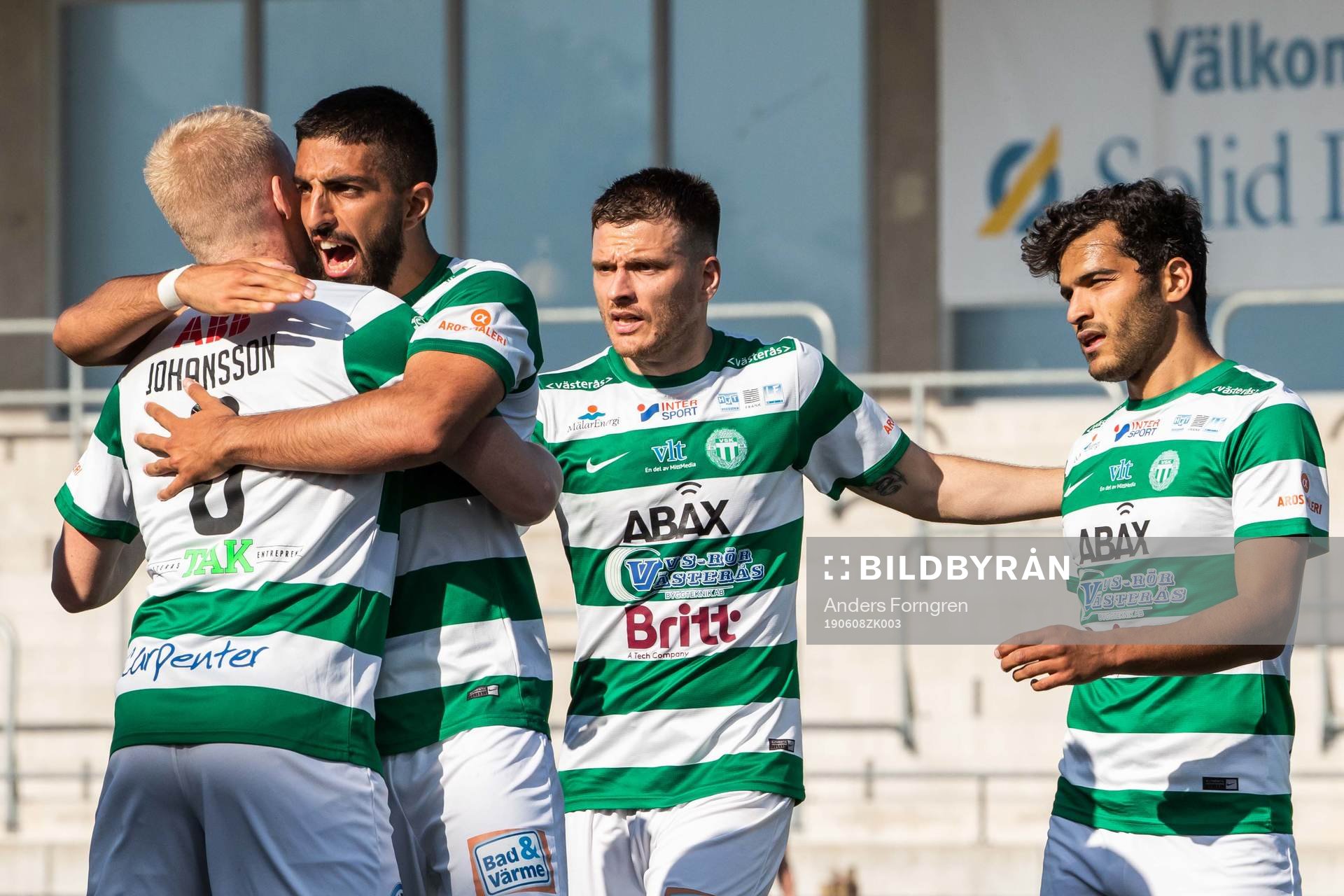 Västerås Jonas Hellgre och Sean Sabetkar jublar med