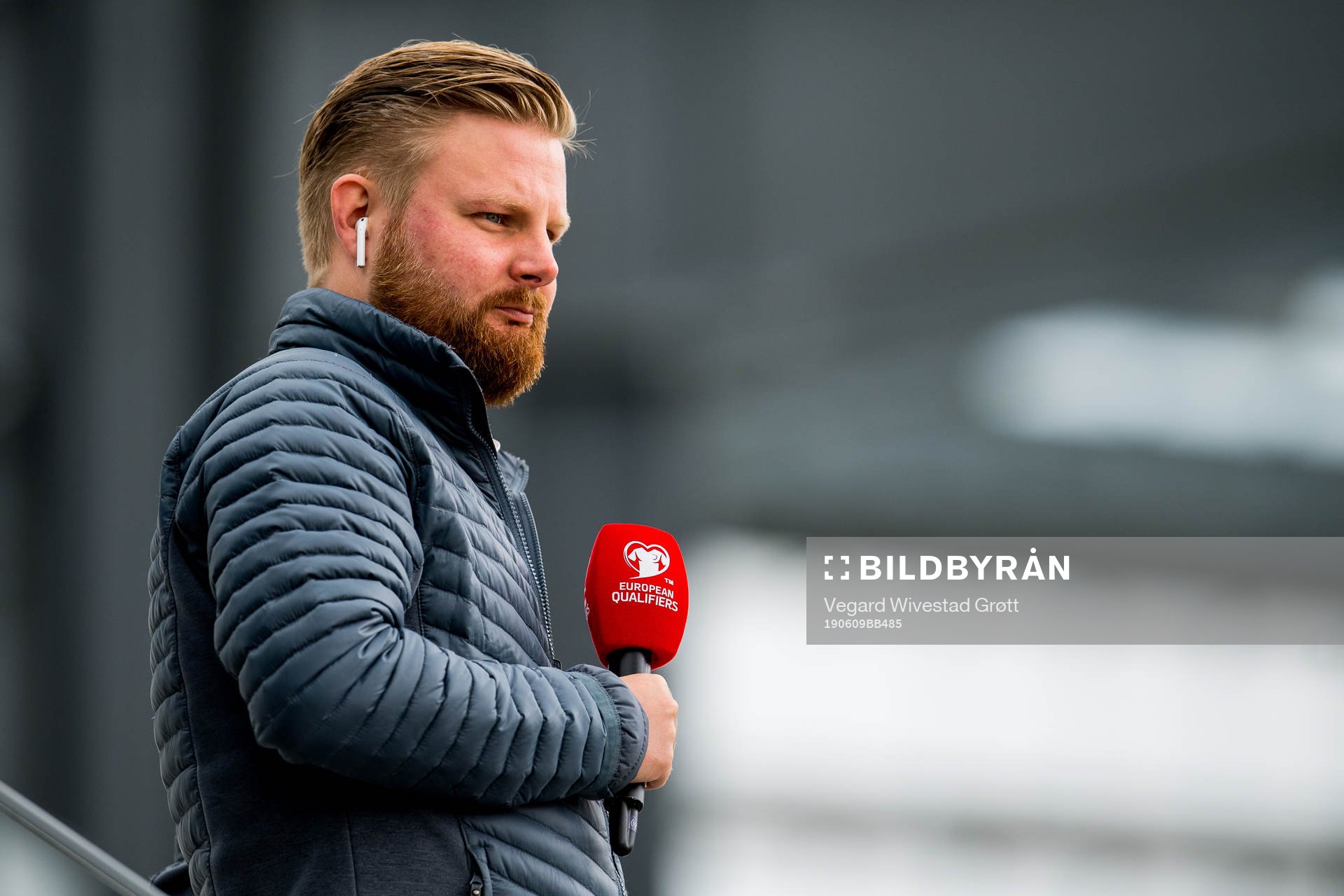 Marius Skjelbæk, commentator of TV 2, looks