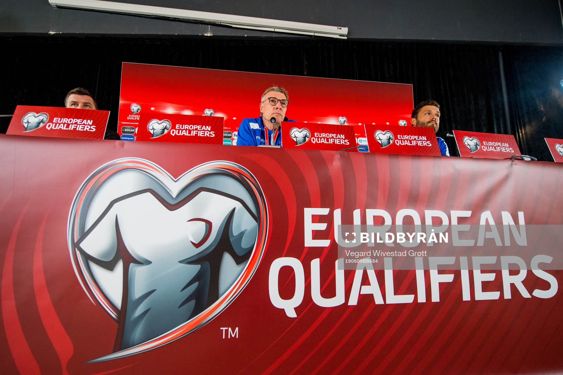 Lars Olsen, head coach of Faroe Islands, and Rogvi