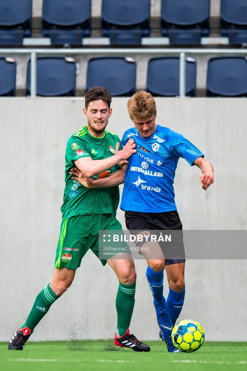 Dalkurds Robin Tranberg och Halmstads Erik Ahlstrand