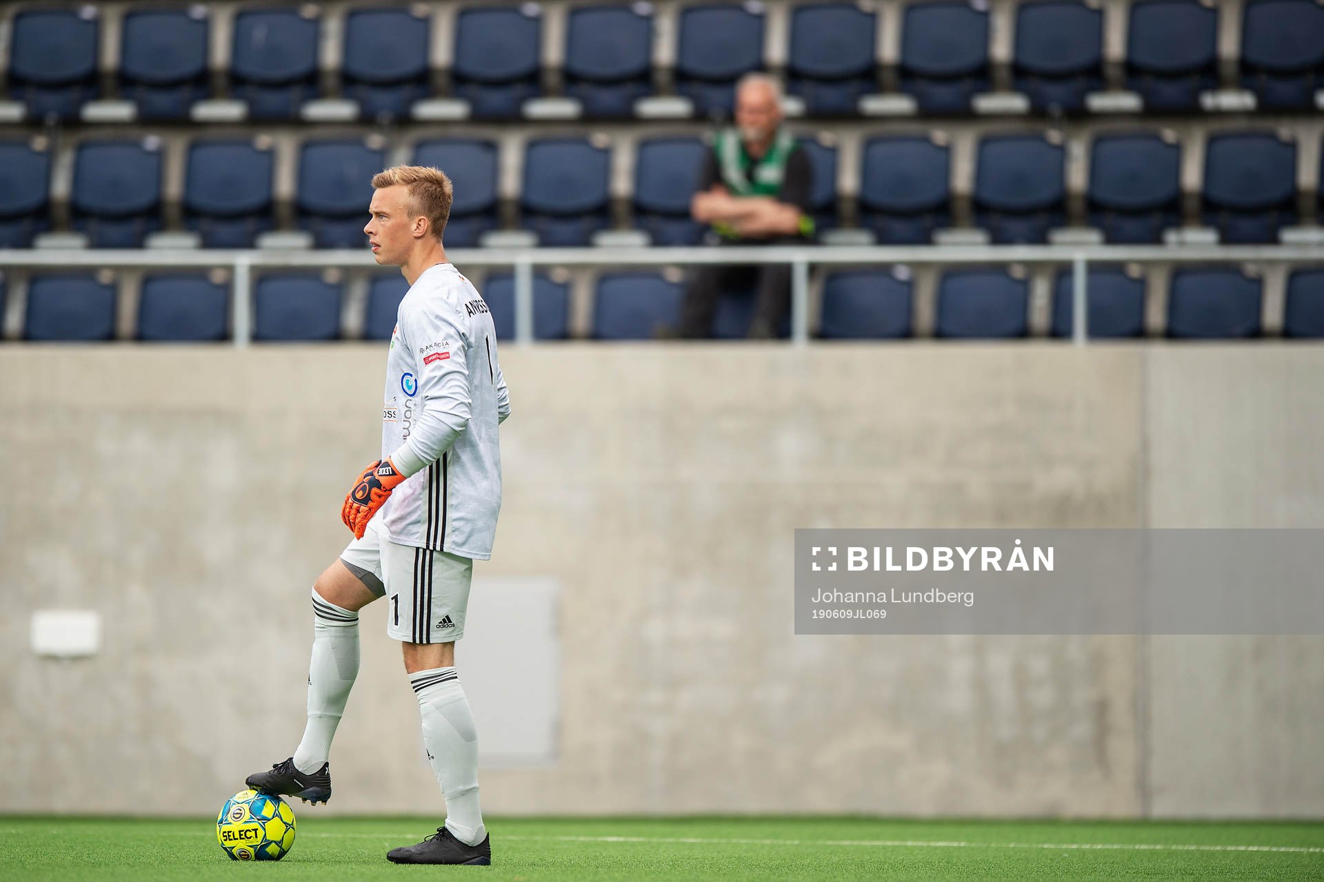 Dalkurds målvakt Andreas Andersson under fotbollsmatchen i Superettan mellan Dalkurd och Halmstad den 9 juni 2019 i Gävle.