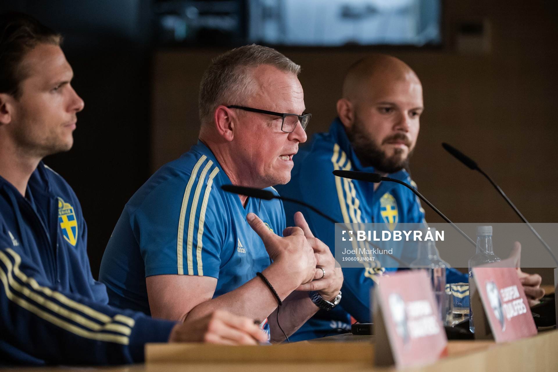 Albin Ekdal and head coach Janne Andersson of the Swedish