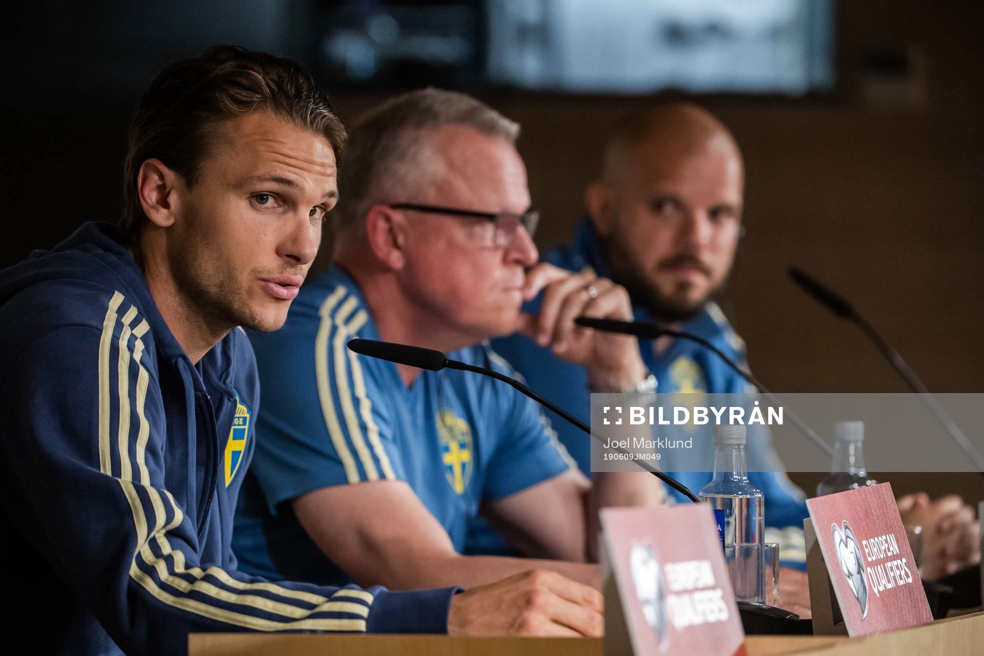 Albin Ekdal and head coach Janne Andersson of the Swedish