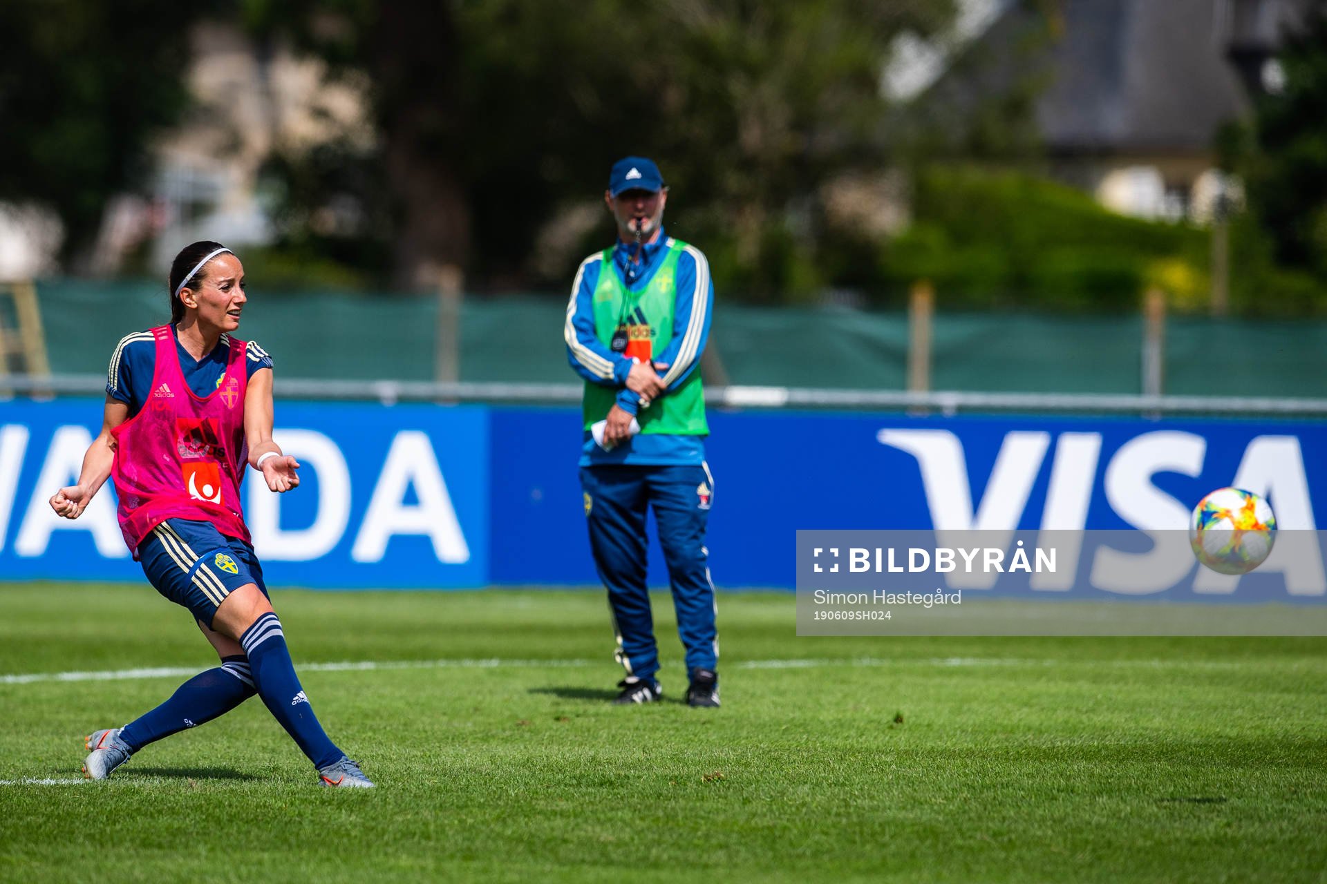 Kosovare Asllani and Peter Gerhardsson, Head coach of