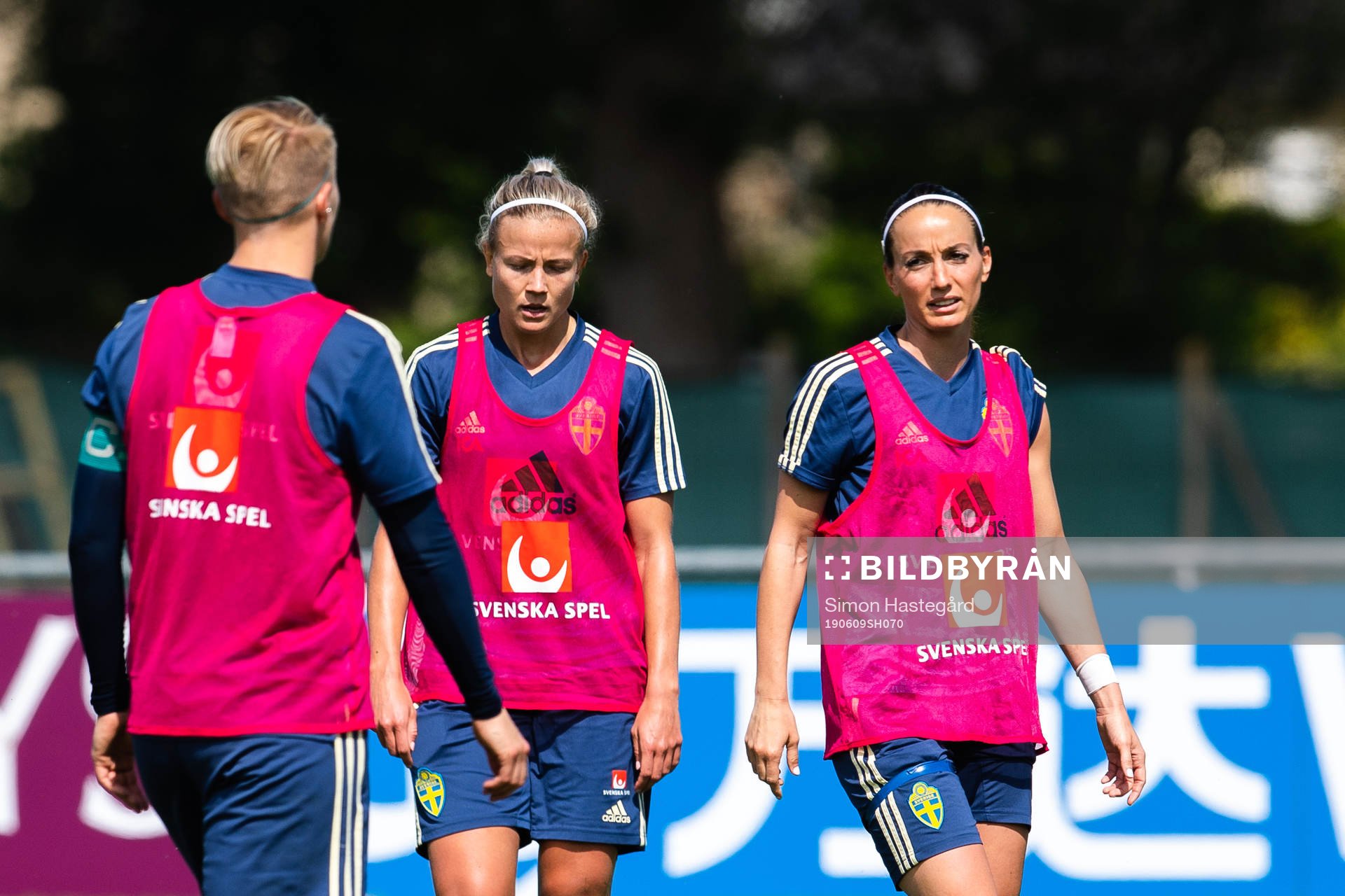 Hanna Glas and Kosovare Asllani of Swedish national women