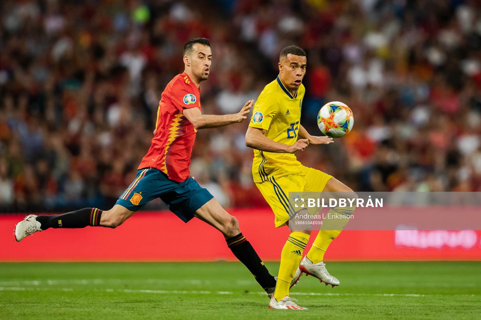 Sergio Busquets of Spain and Robin Quaison of Sweden