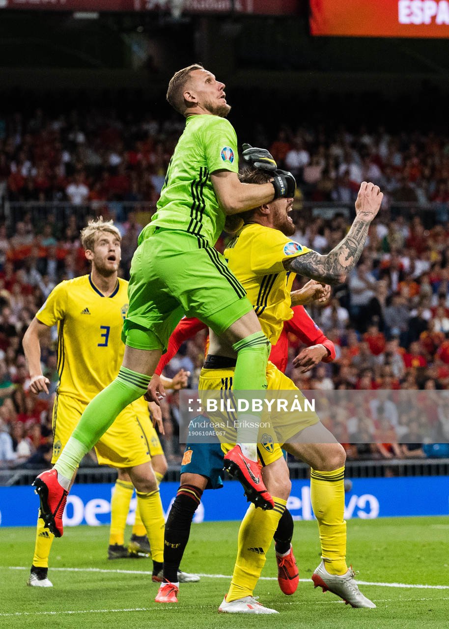 Goalkeeper Robin Olsen and Pontus Jansson