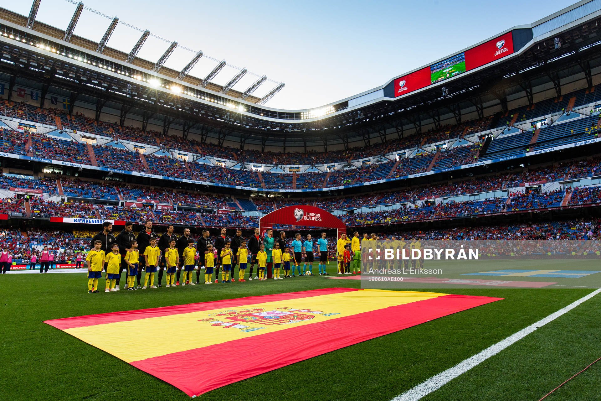 Players of Spain and of Sweden