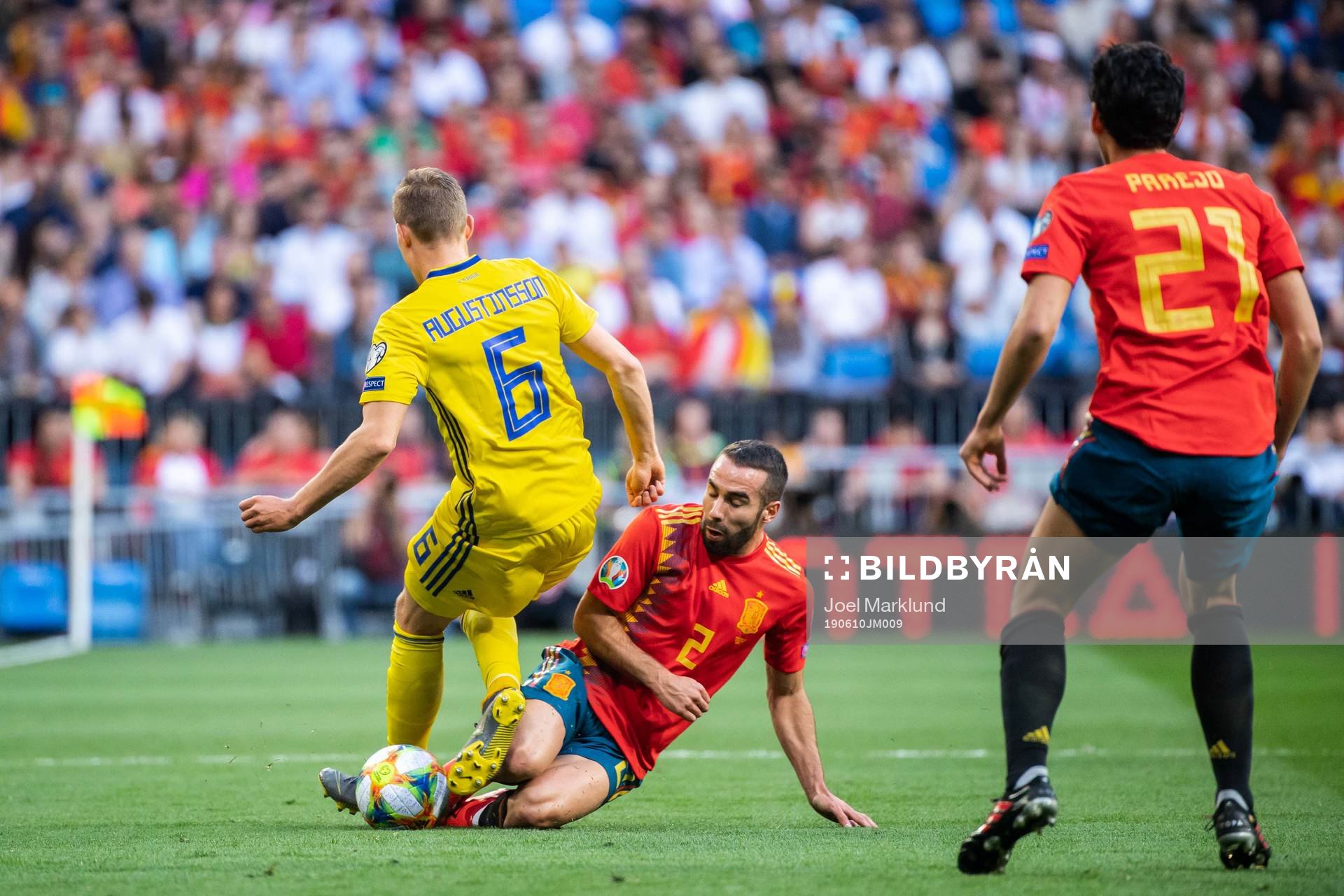 Ludwig Augustinsson of Sweden and Dani Carvajal of Spain