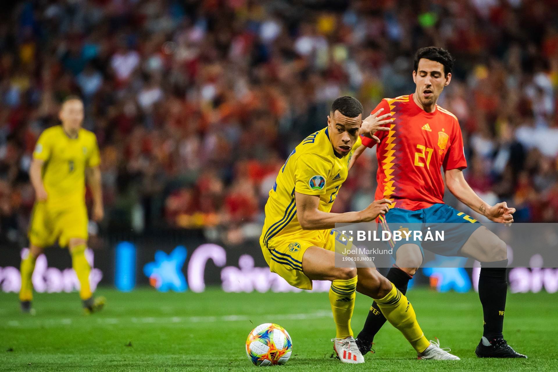 Robin Quaison of Sweden and Daniel Parejo of Spain