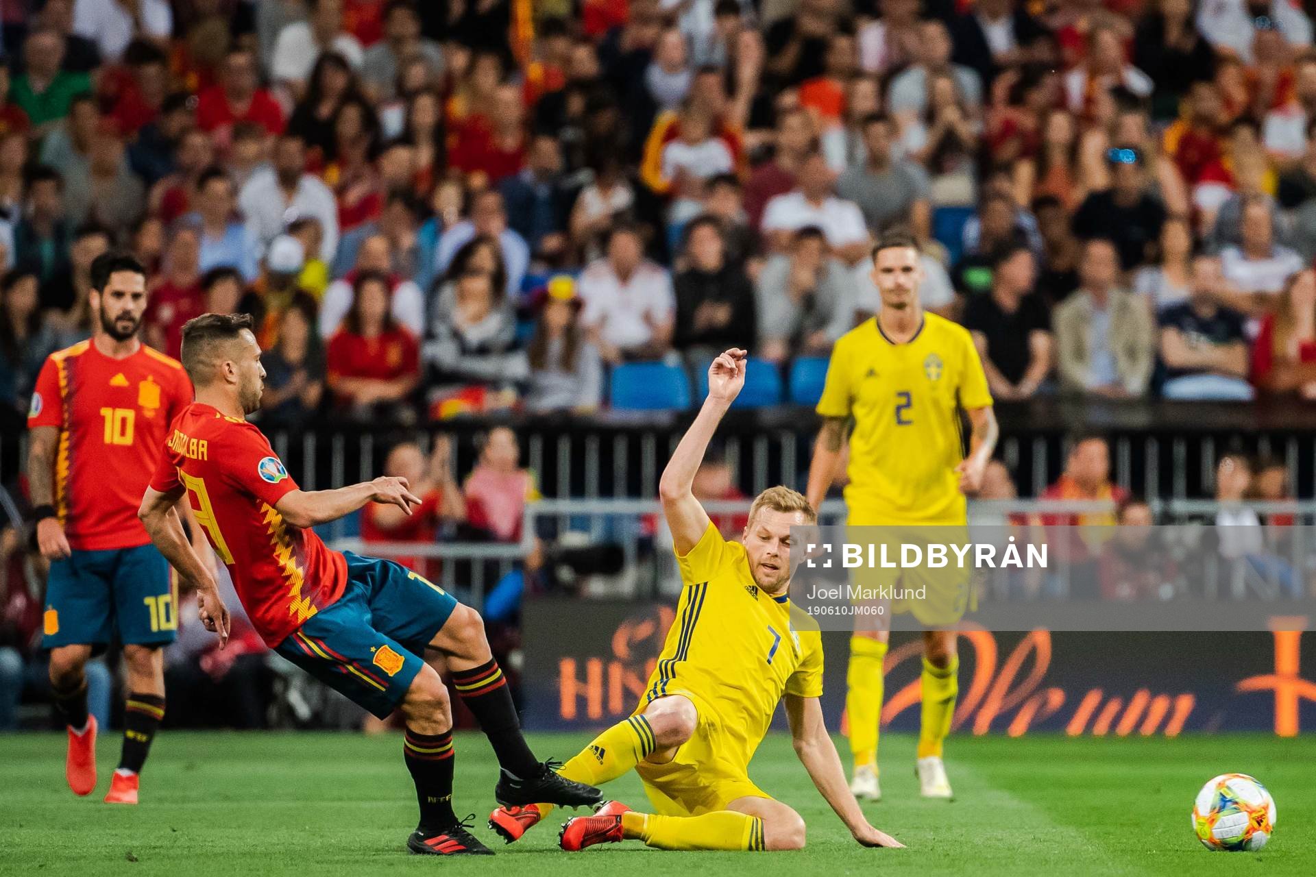 Jordi Alba of Spain and Sebastian Larsson of Sweden