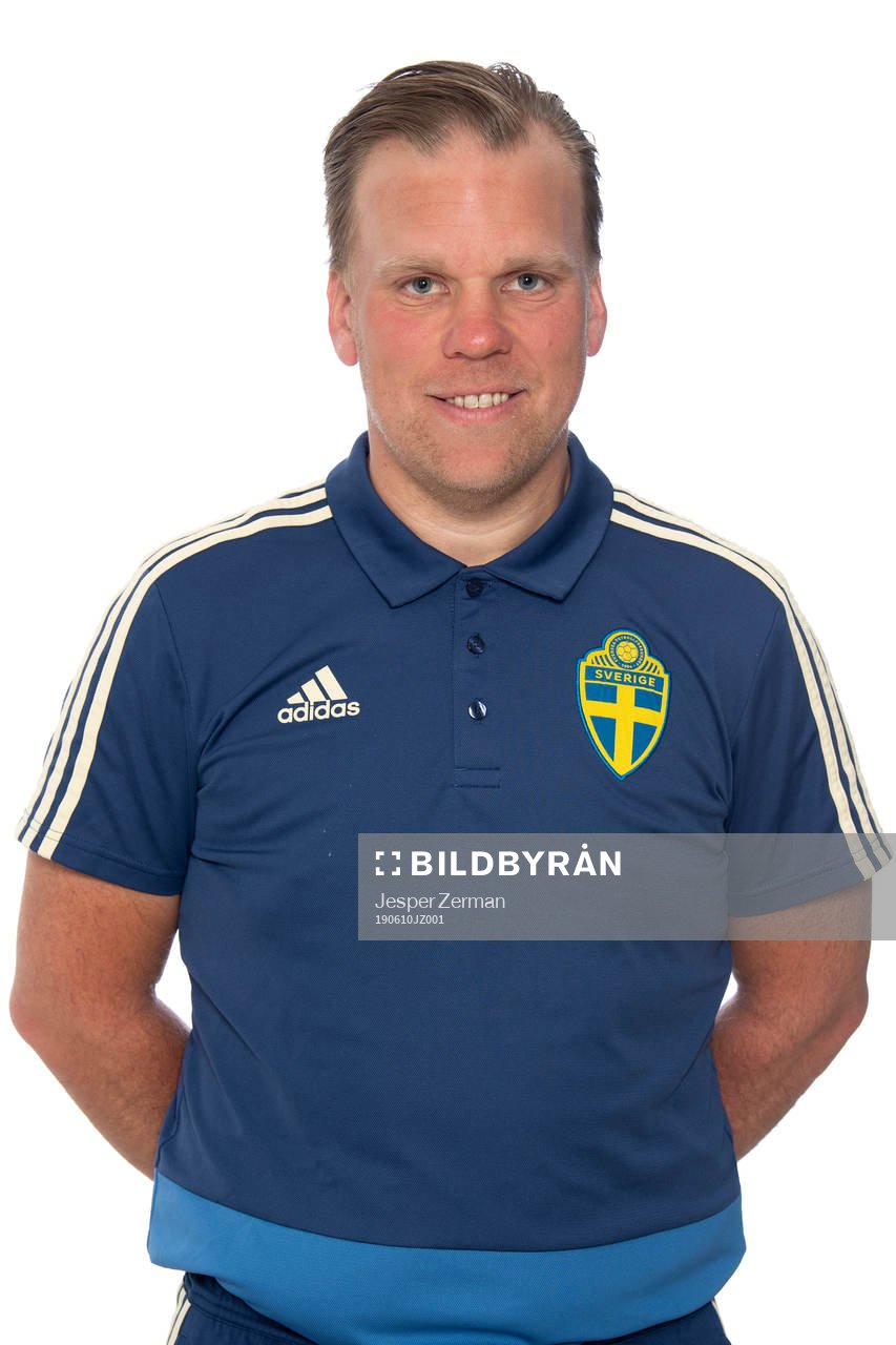 Förbundskapten Viktor Eriksson i P17-landslaget