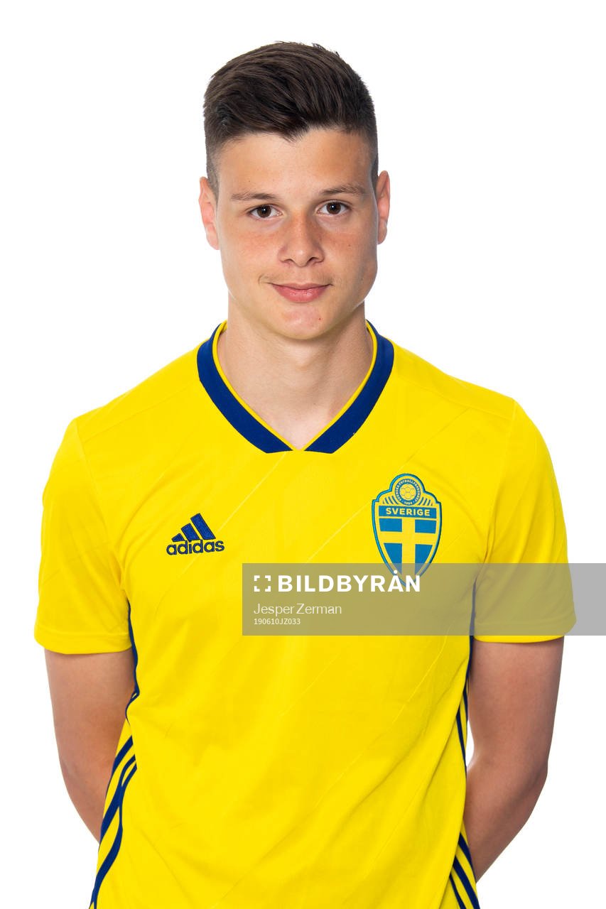 Arton Podrimcaku i P17-landslaget
