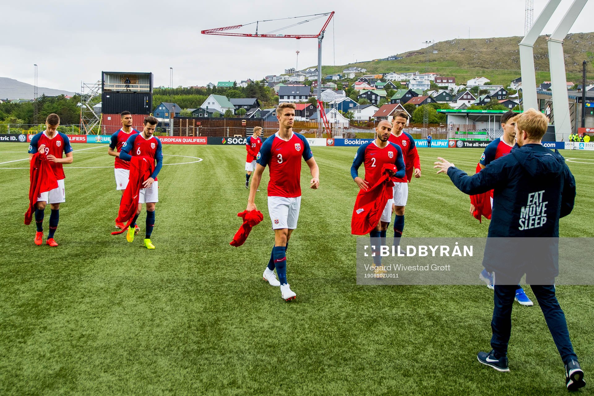 Kristoffer Ajer and the players of Norway