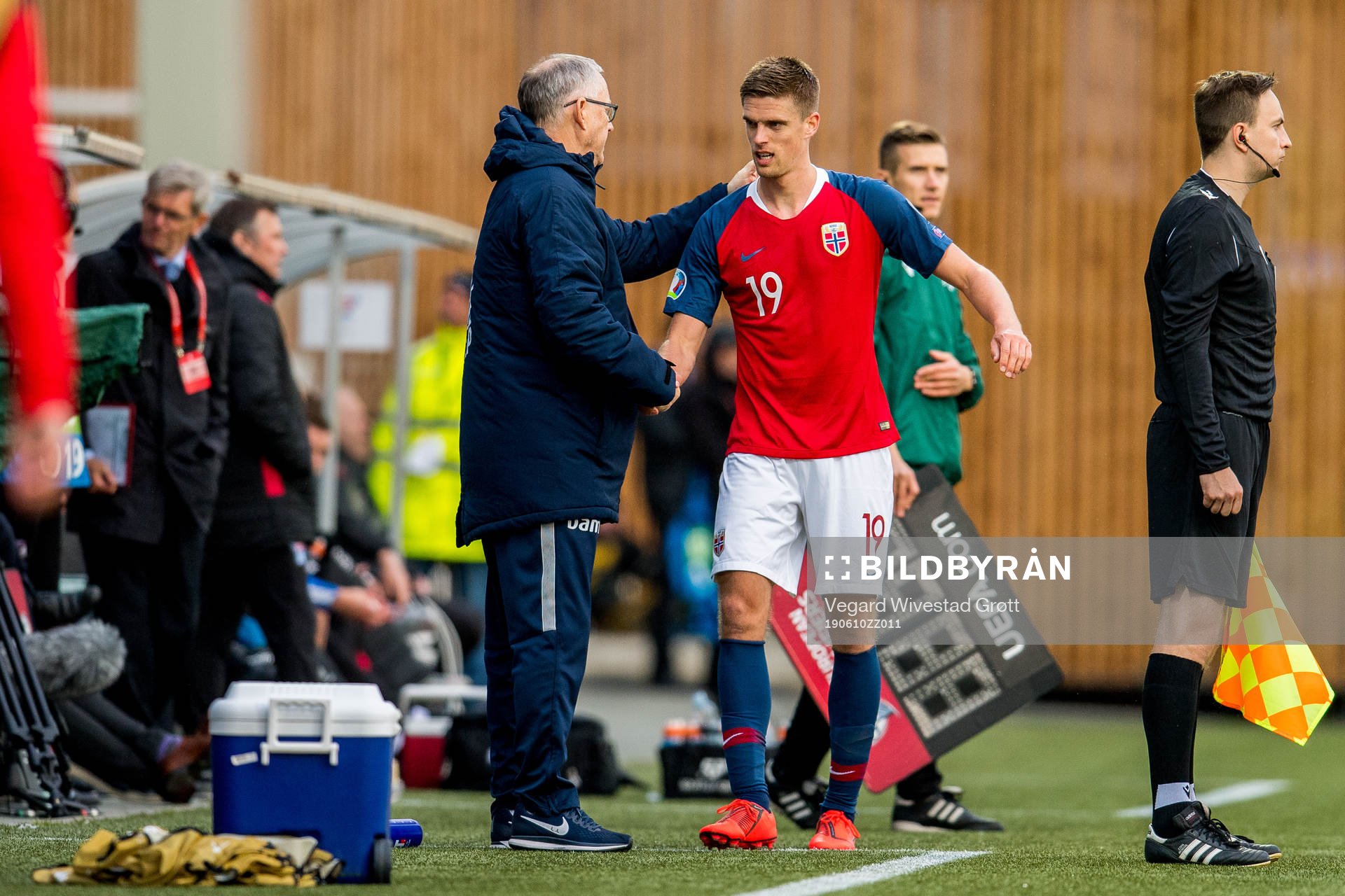 Lars Lagerbäck, head coach of Norway, and Markus Henriksen