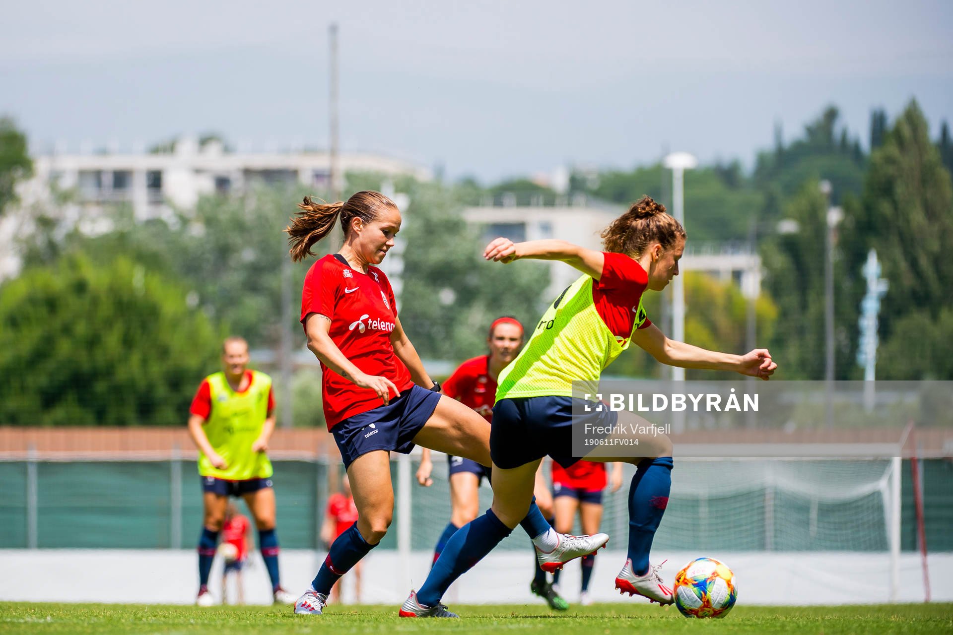 Guro Reiten and Synne Skinnes Hansen of Norway
