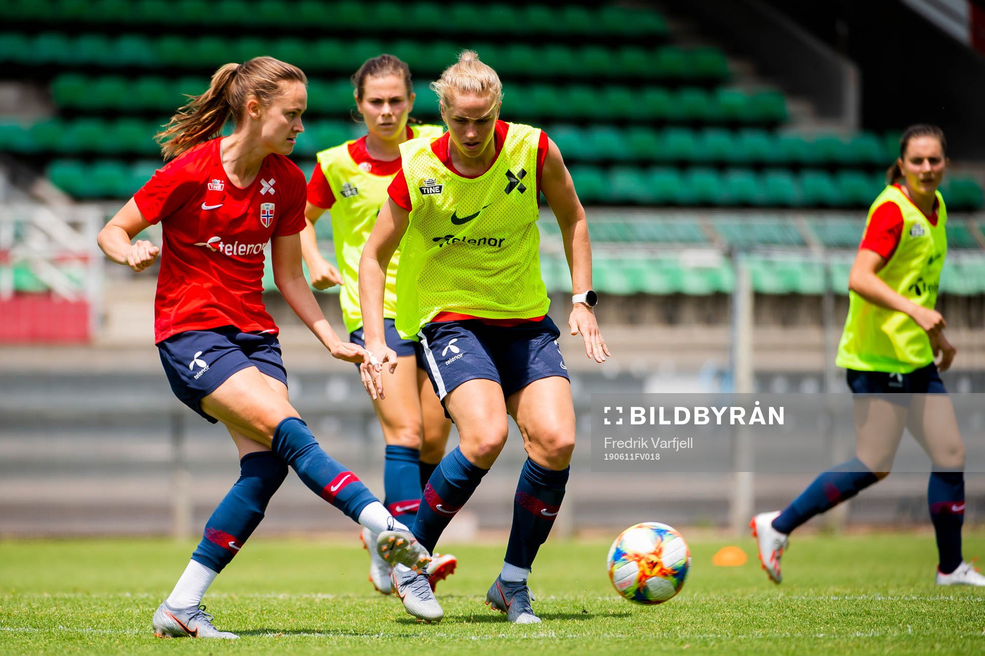 Caroline Graham Hansen and Elise Hove Thorsnes of Norway