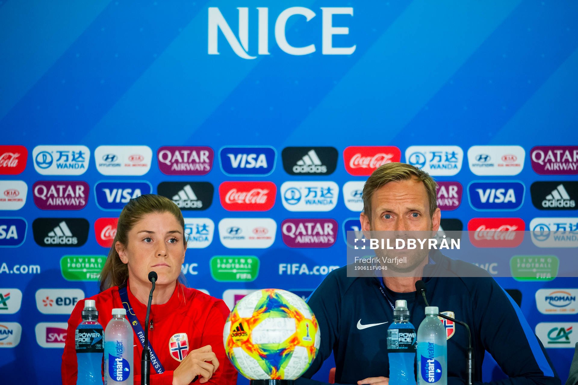 Maren Nævdal Mjelde of Norway and Martin Sjögren, head