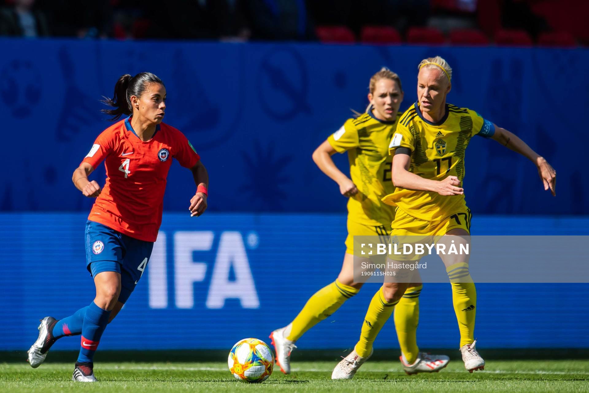 Francisca Alejandra Lara Lara of Chile and Caroline Seger