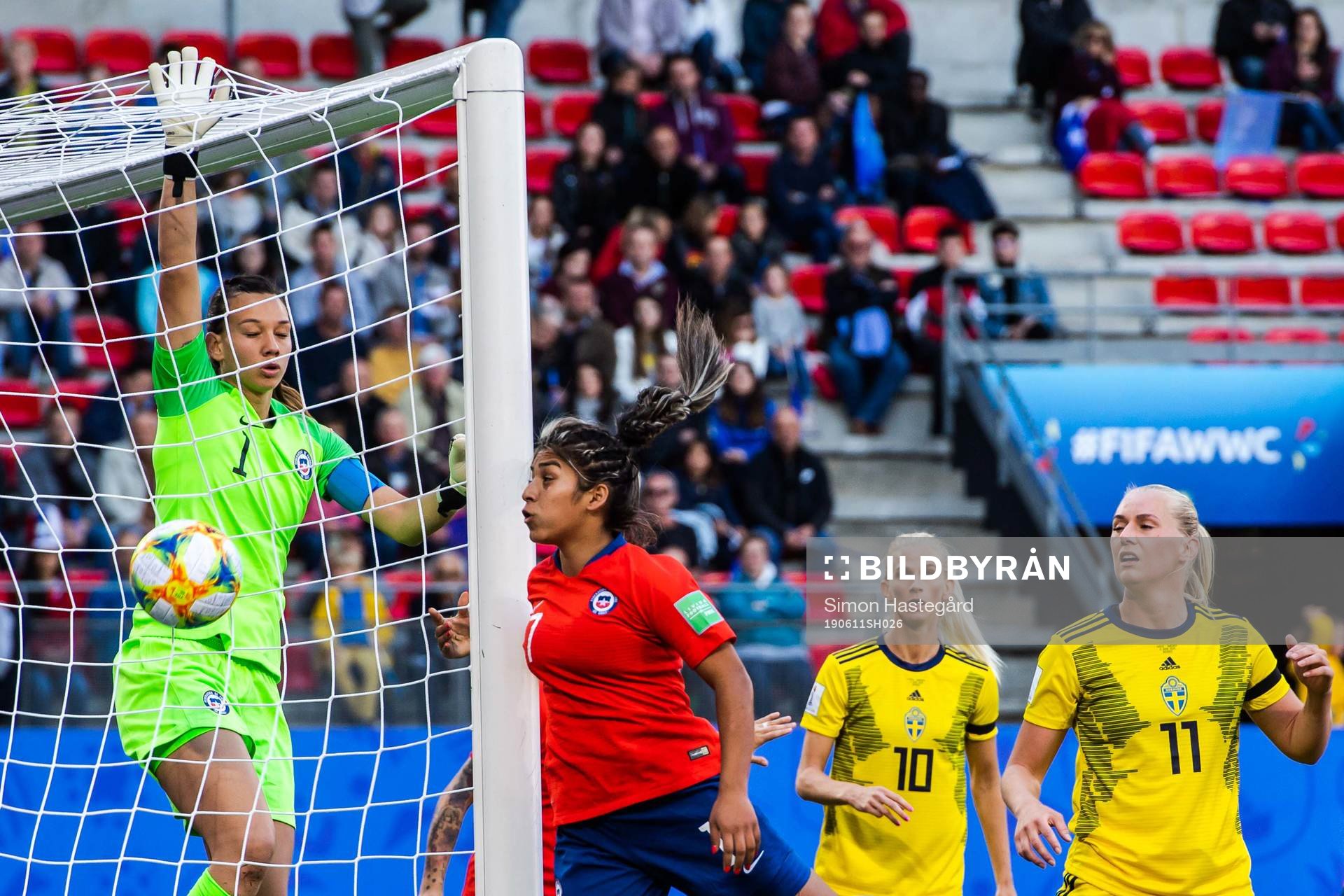 goalkeeper Claudia Christiane Endler Mutinelli of Chile