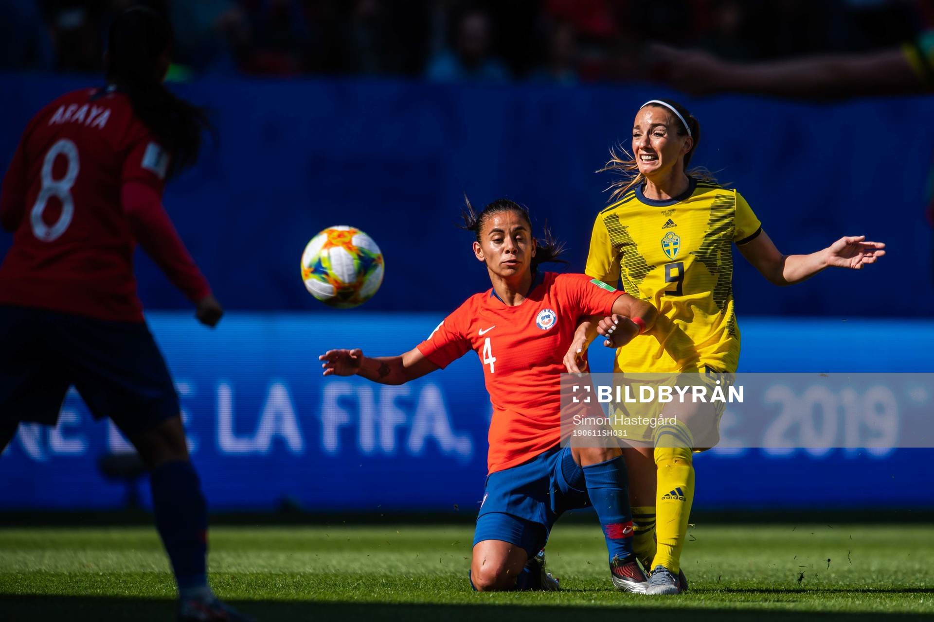 Francisca Alejandra Lara Lara of Chile and Kosovare Asllani