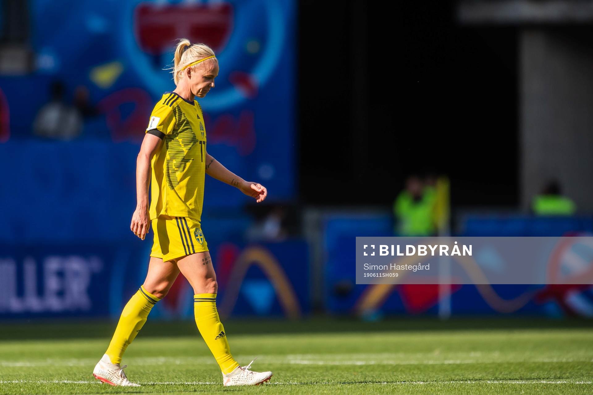 Caroline Seger of Sweden leaves the pitch in halftime