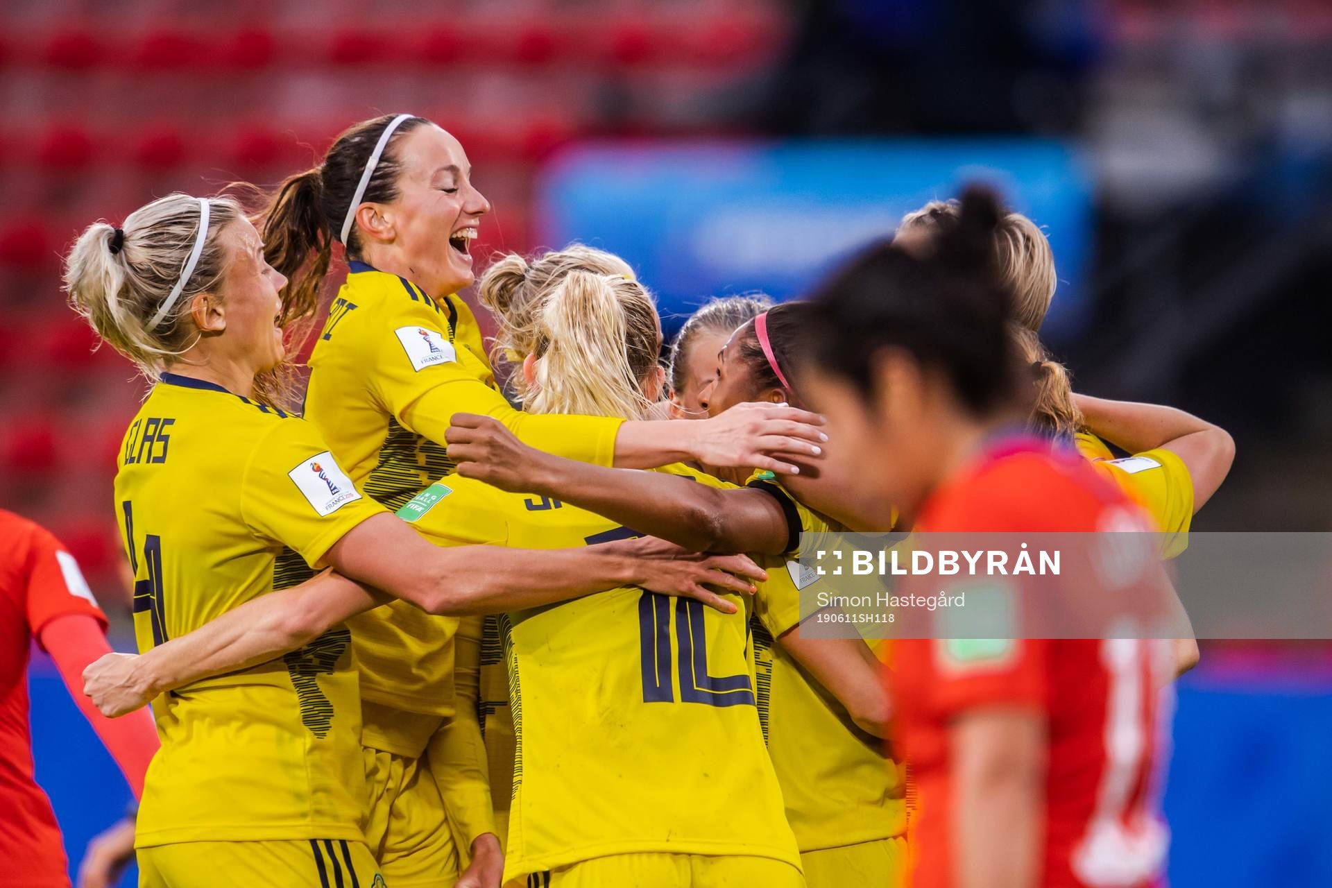 Madelen Janogy of Sweden celebrate with Kosovare Asllani
