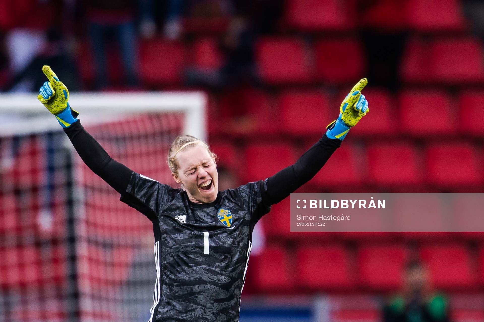 goalkeeper Hedvig Lindahl of Sweden celebrates