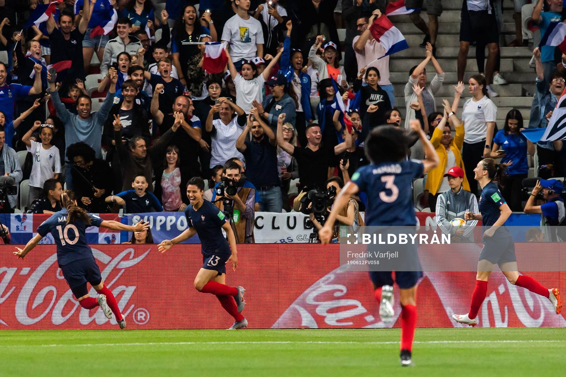 Valérie Gauvin of France celebrates
