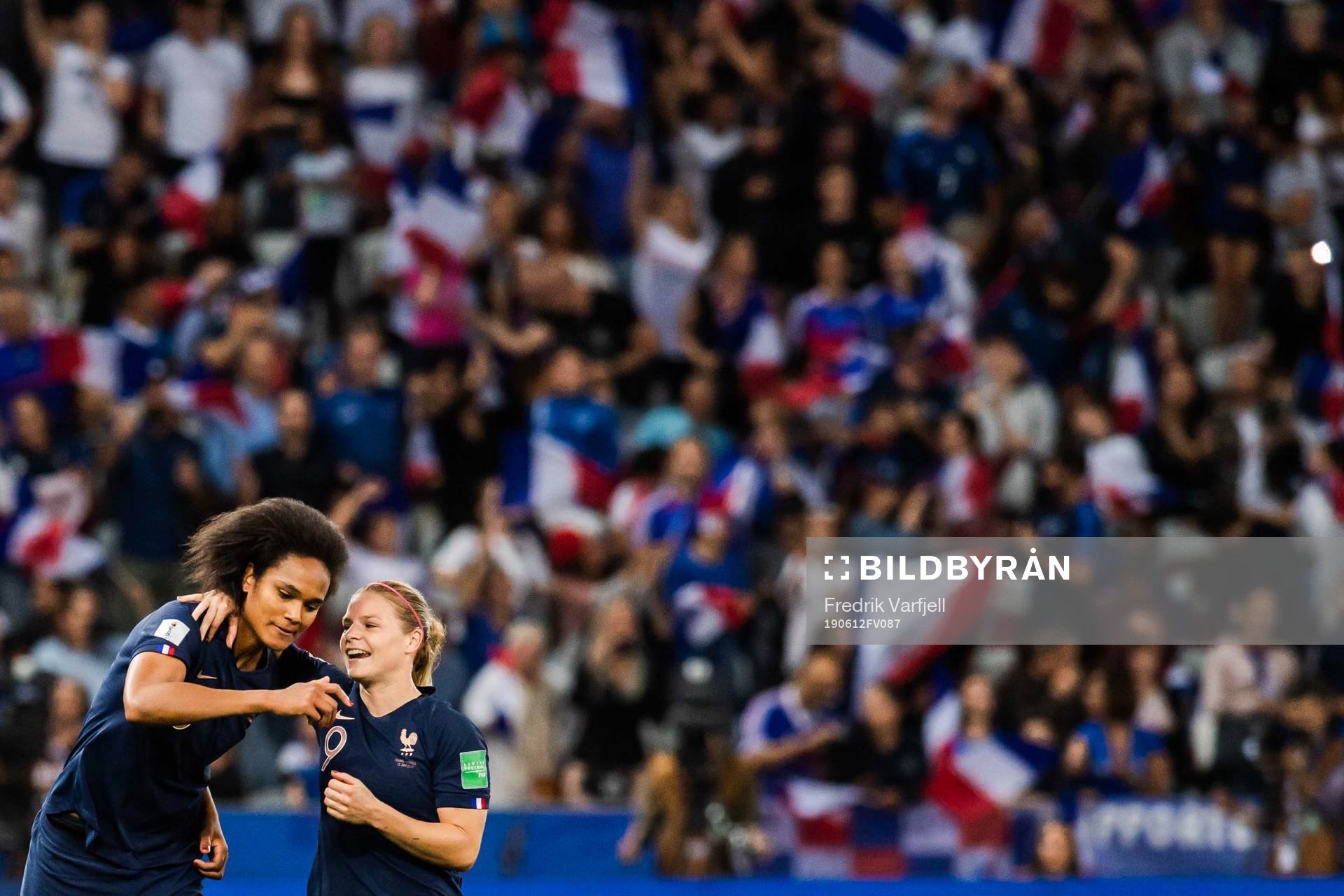 Wendie Renard and Eugénie Le Sommer of France celebrate after 2-1 during the FIFA Women's World Cup match between France and Norway on June 12, 2019 in Nice.