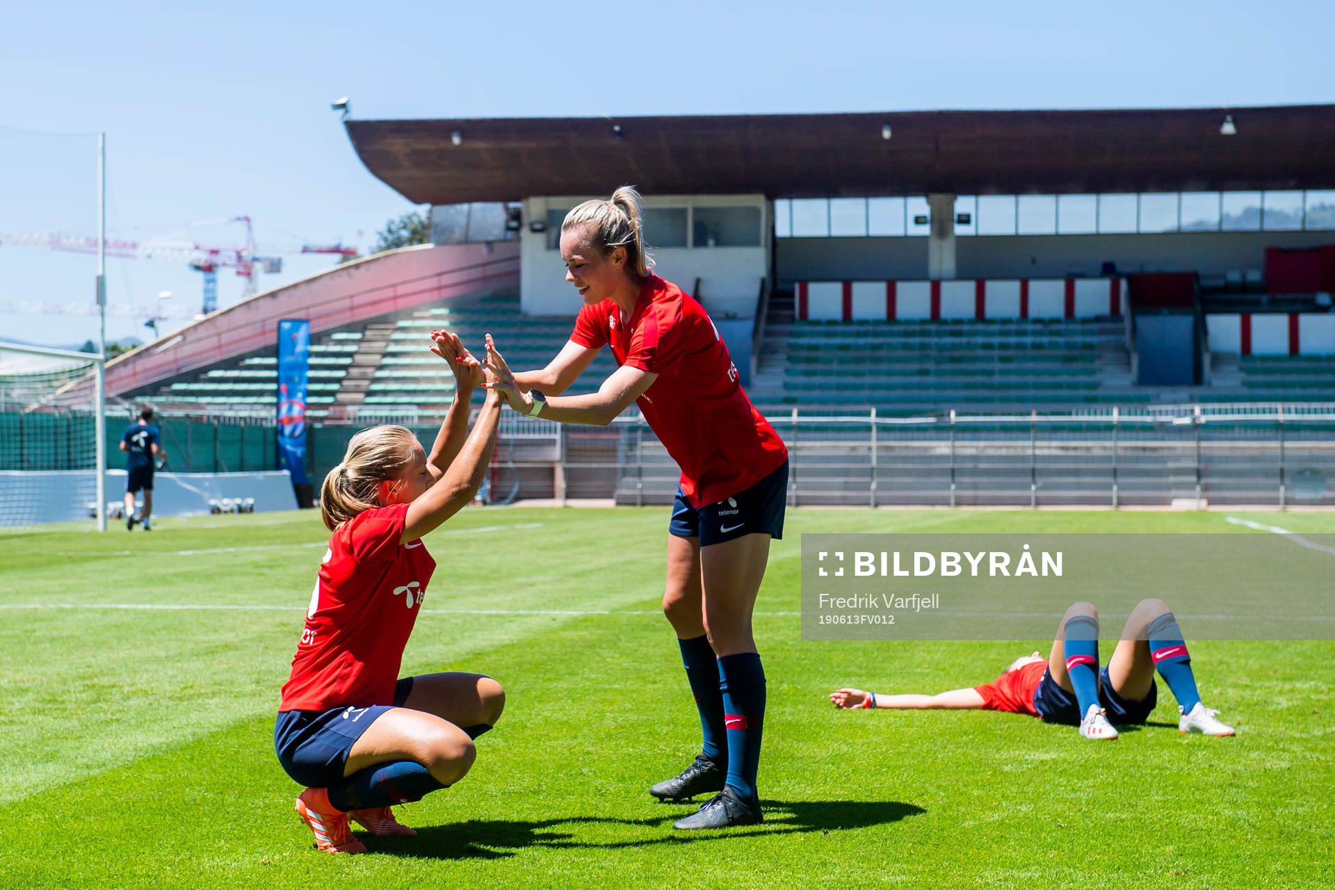 Amalie Vevle Eikeland and Stine Hovland of Norway
