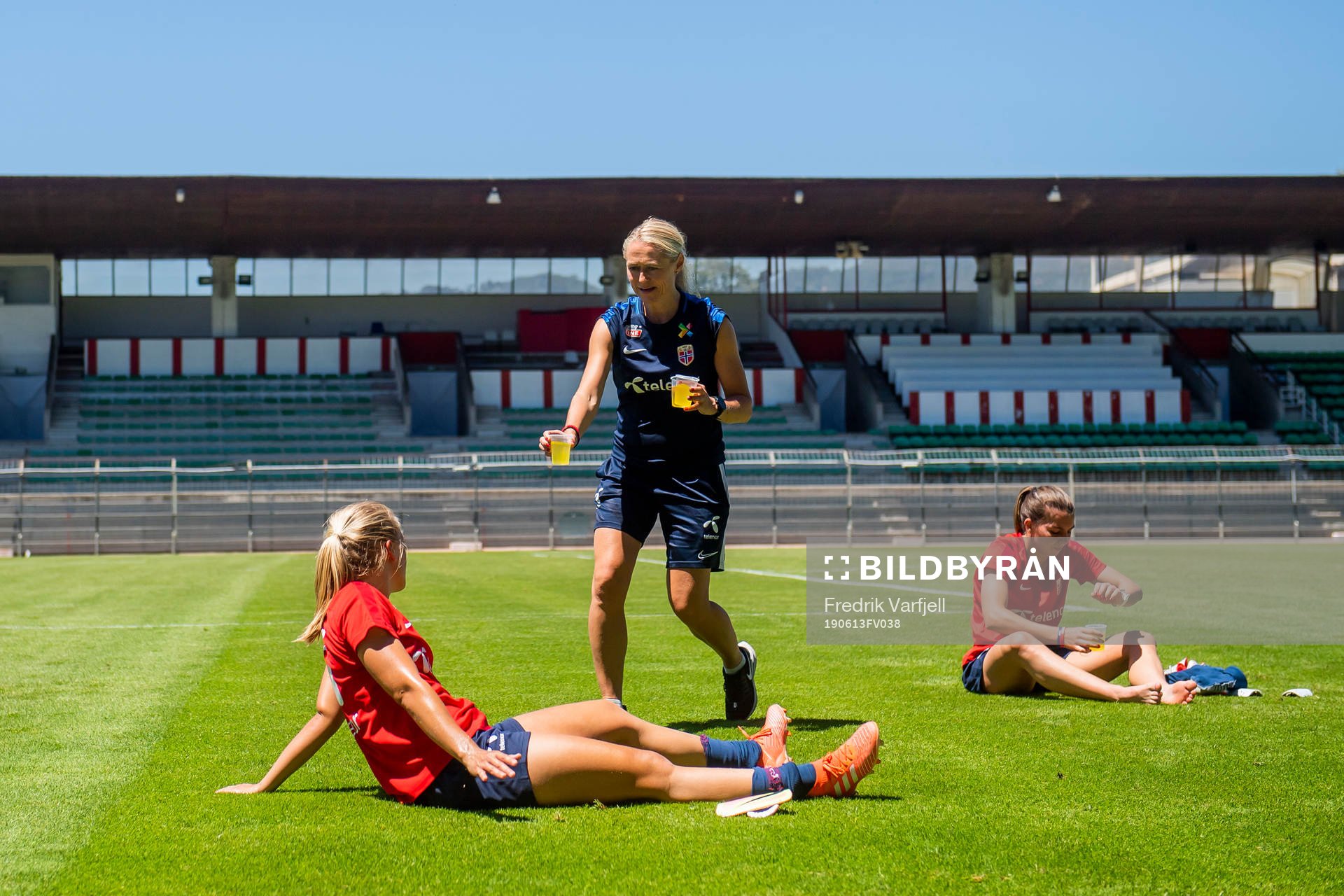 Amalie Vevle Eikeland, Jorid Degerstrøm and Cecilie