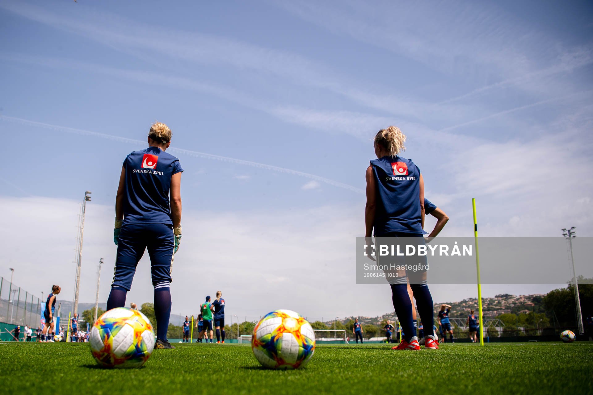 Goalkeeper Jennifer Falk and Julia Roddar of Sweden