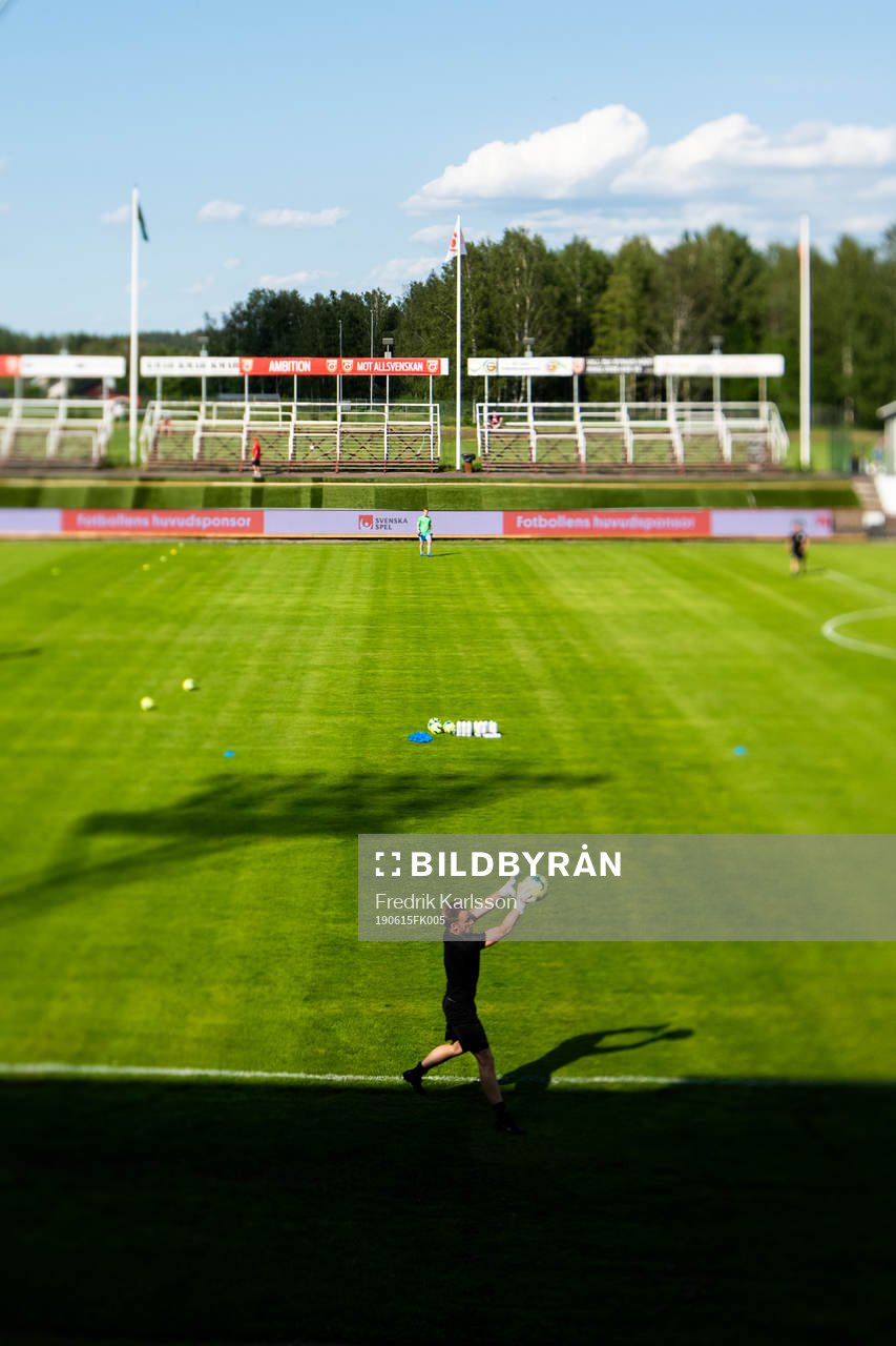 Västerås spelare värmer upp