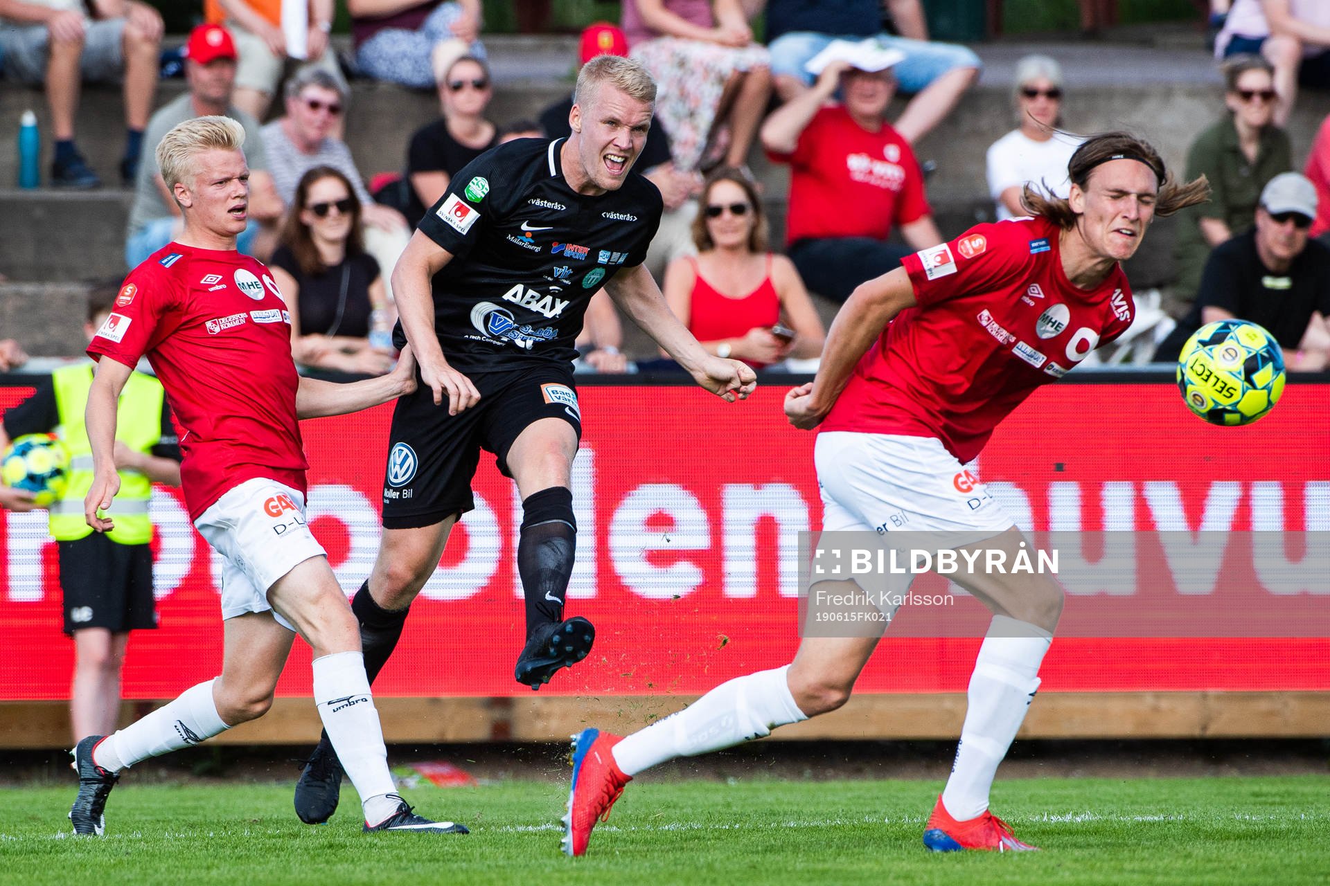 Degerfors Oliver Ekroth och Gustav Granath försvarar mot