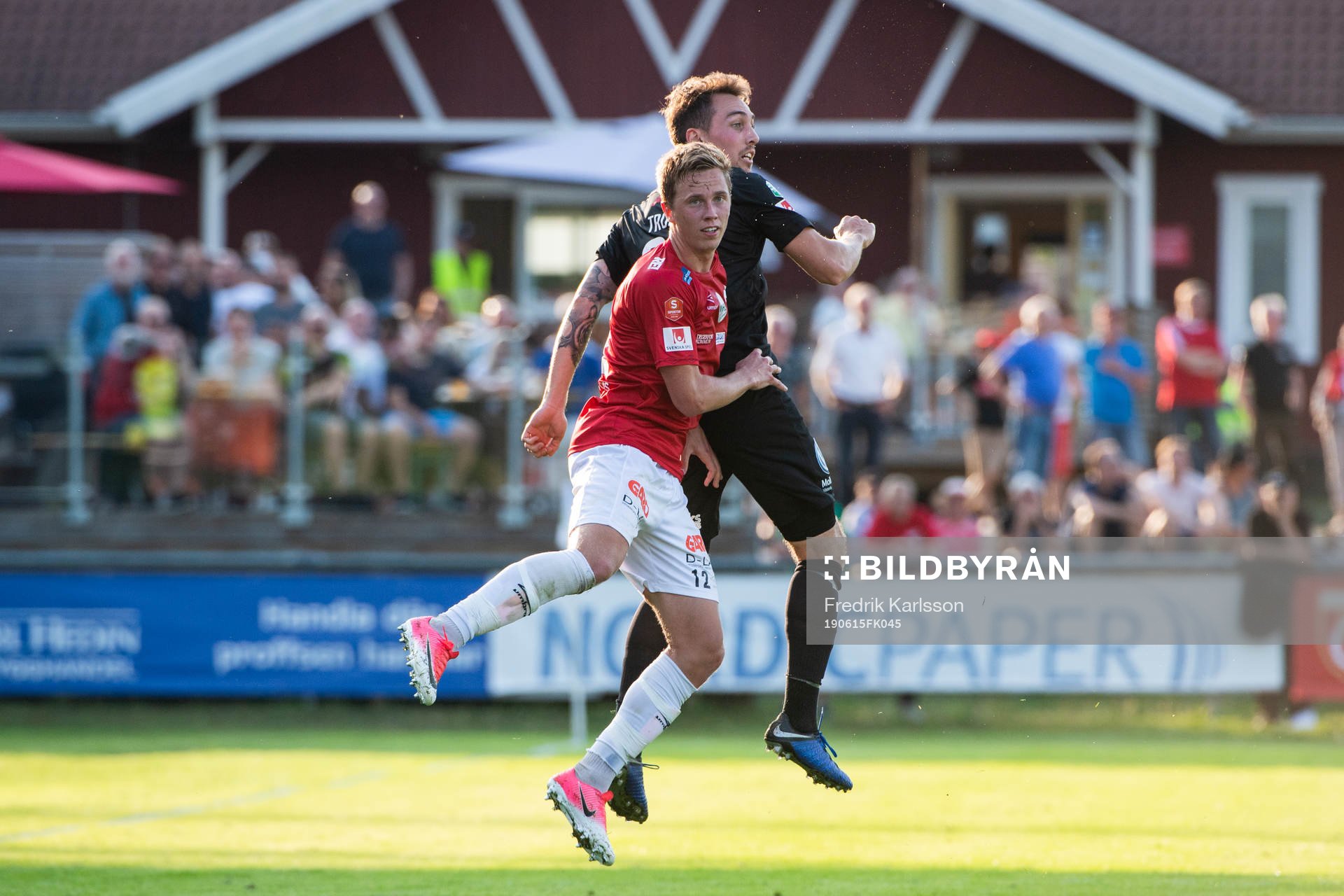 Degerfors Erik Lindell och Västerås Filip Tronet i duell
