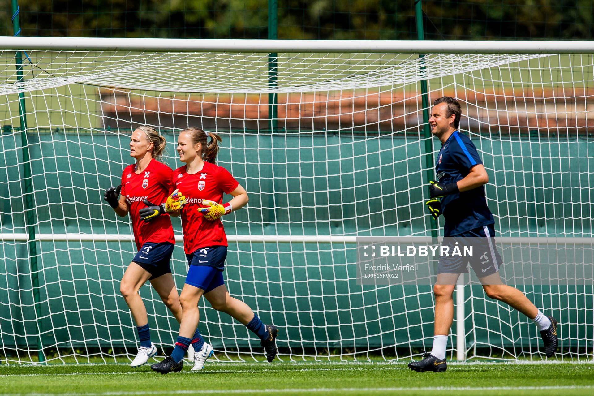 Goalkeeper Ingrid Hjelmseth, goalkeeper Oda Maria Hove