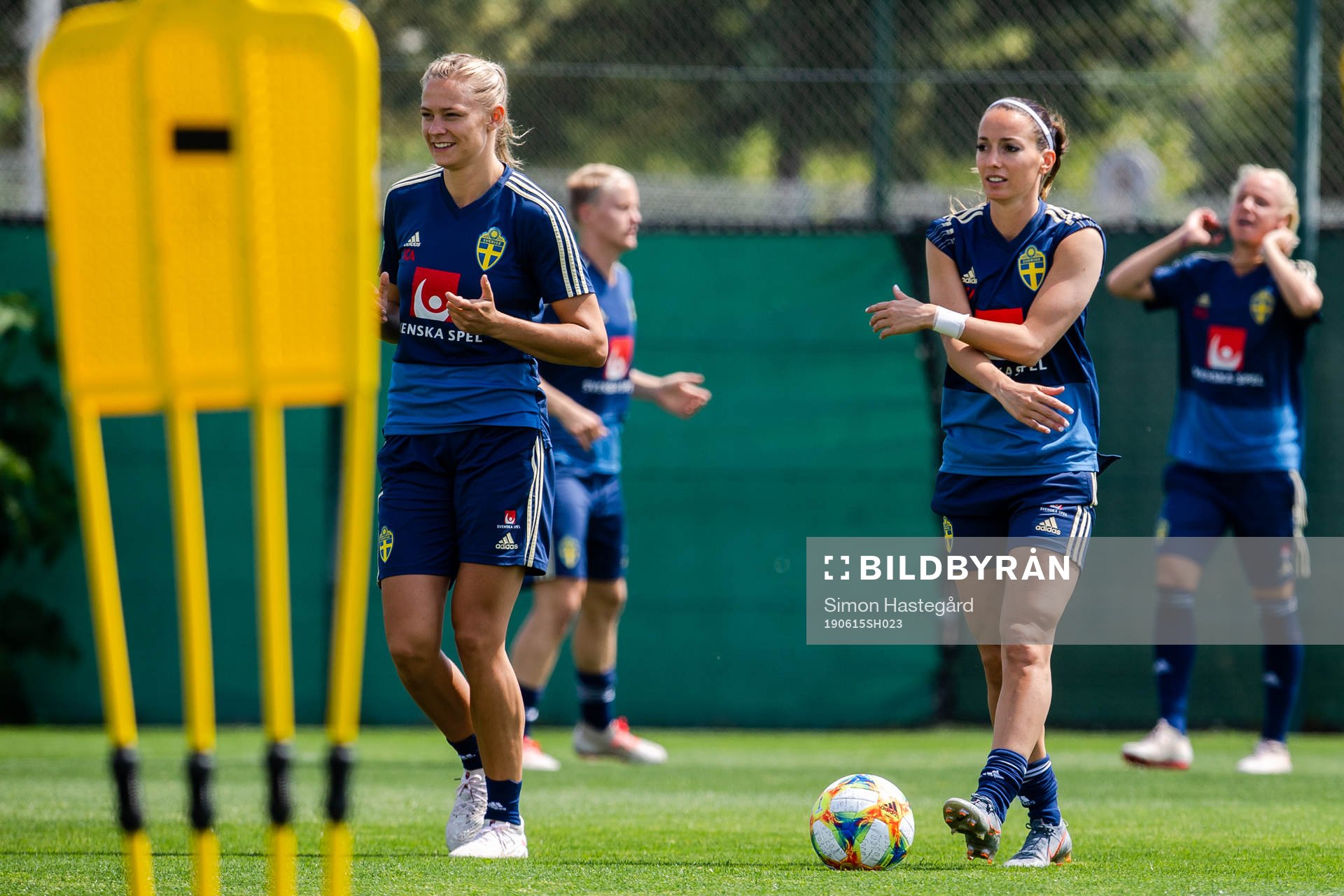 Fridolina Rolfö and Kosovare Asllani of Sweden