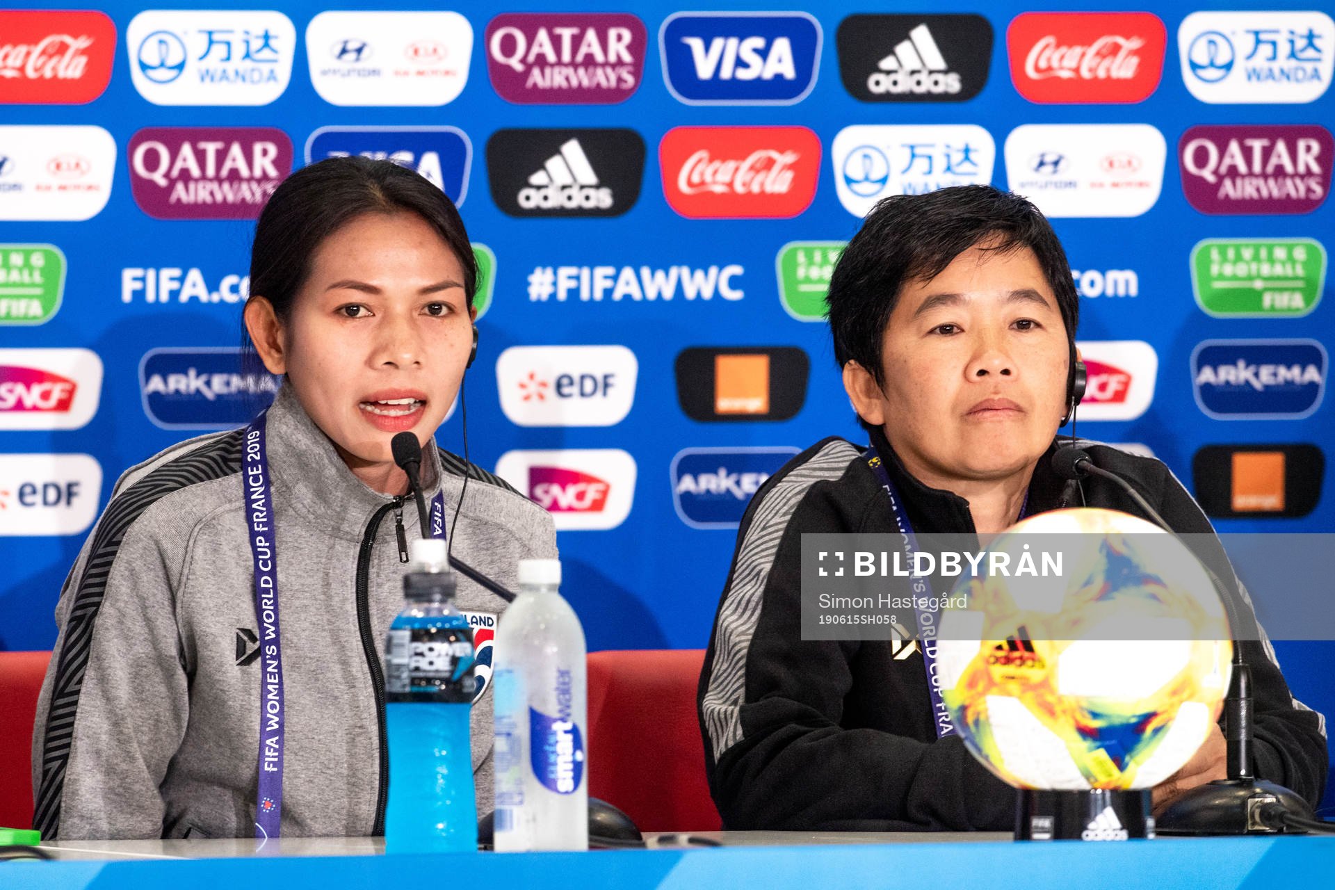 Pikul Khueanpet  and Nuengrutai Srathongvian, head coach of