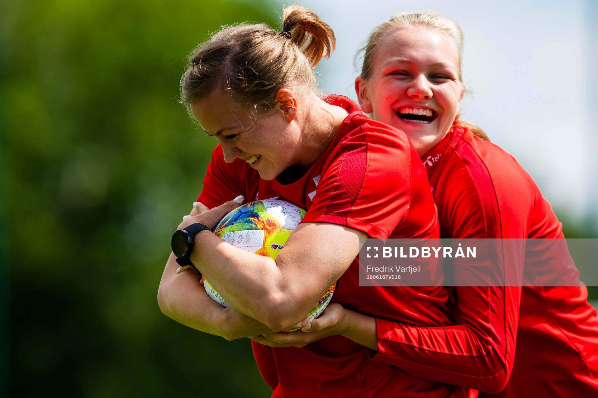 Kristine Minde and Frida Leonhardsen Maanum of Norway