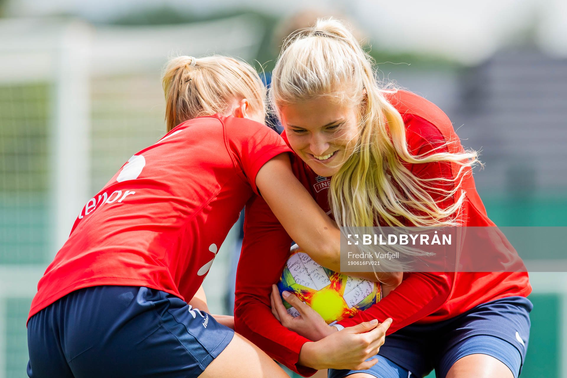 Amalie Vevle Eikeland and Emilie Nautnes of Norway