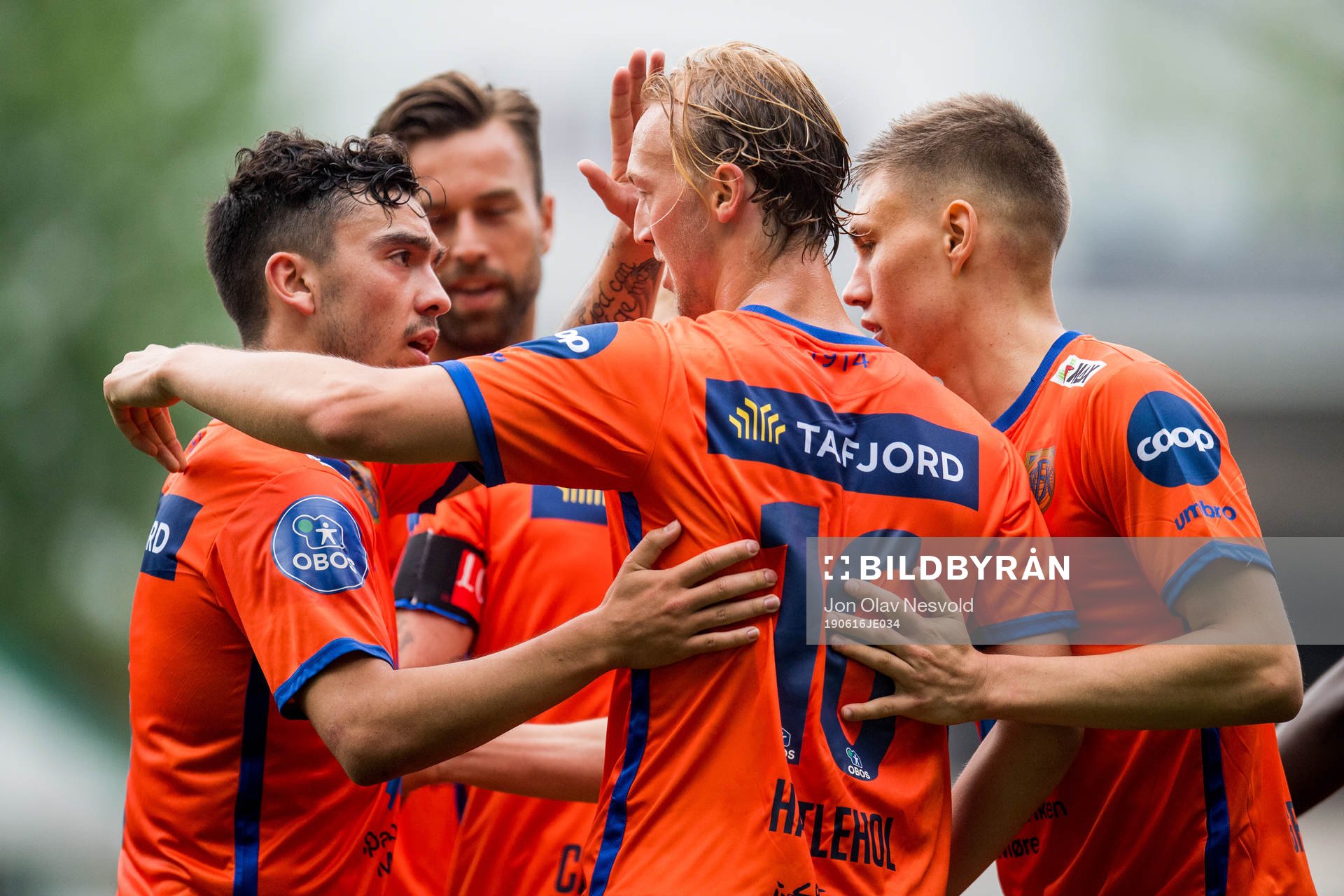 Niklas Castro and Jørgen Hatlehol celebrate