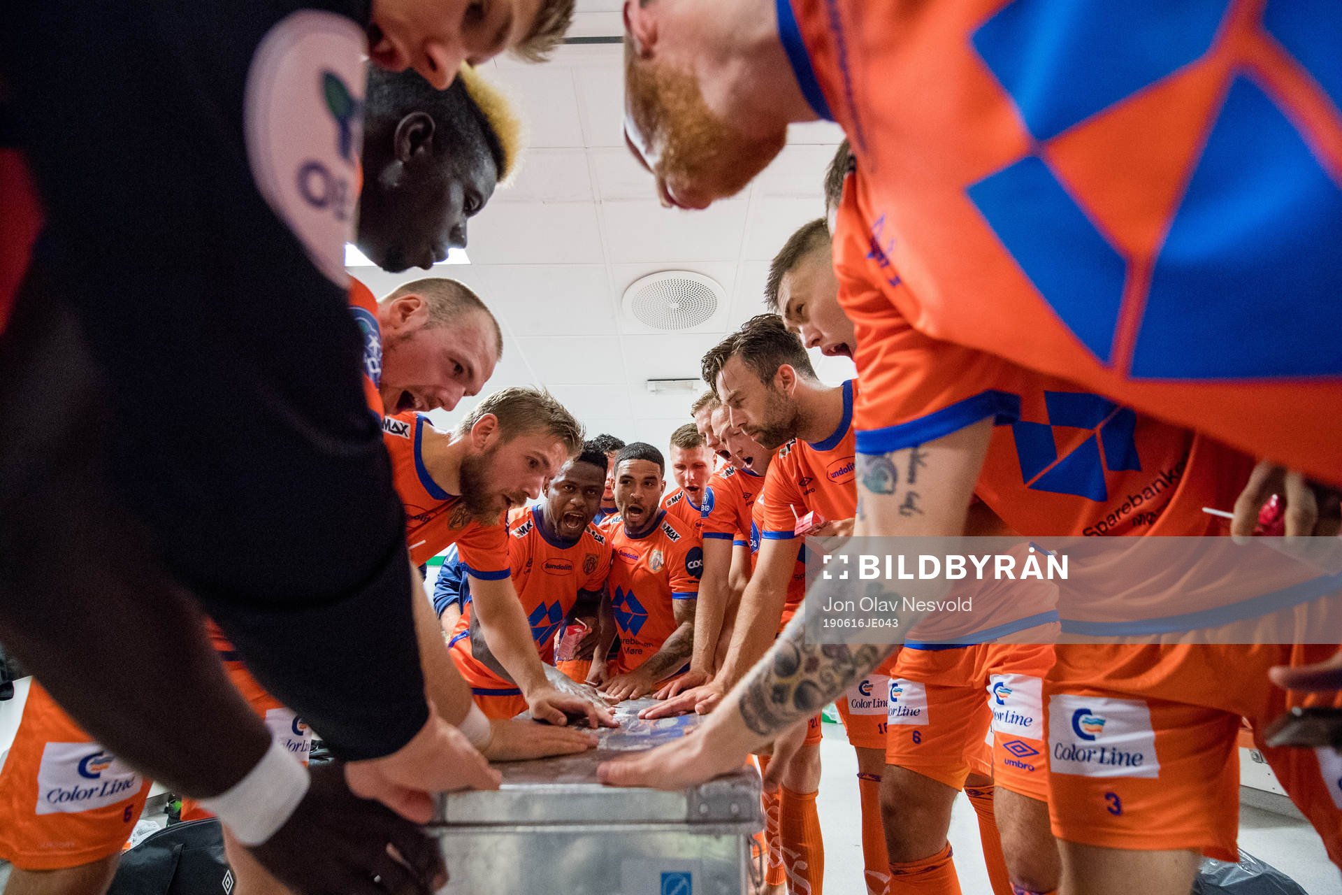 Pape Habib Gueye, Aron Elís Thrándarson, Oddbjørn Lie, Izunna Uzochukwu, Jernade Meade, Hólmbert Fridjónsson and Kaj Ramsteijn celebrate after the OBOS-ligaen match between HamKam and Aalesund on June 16, 2019 in Hamar.