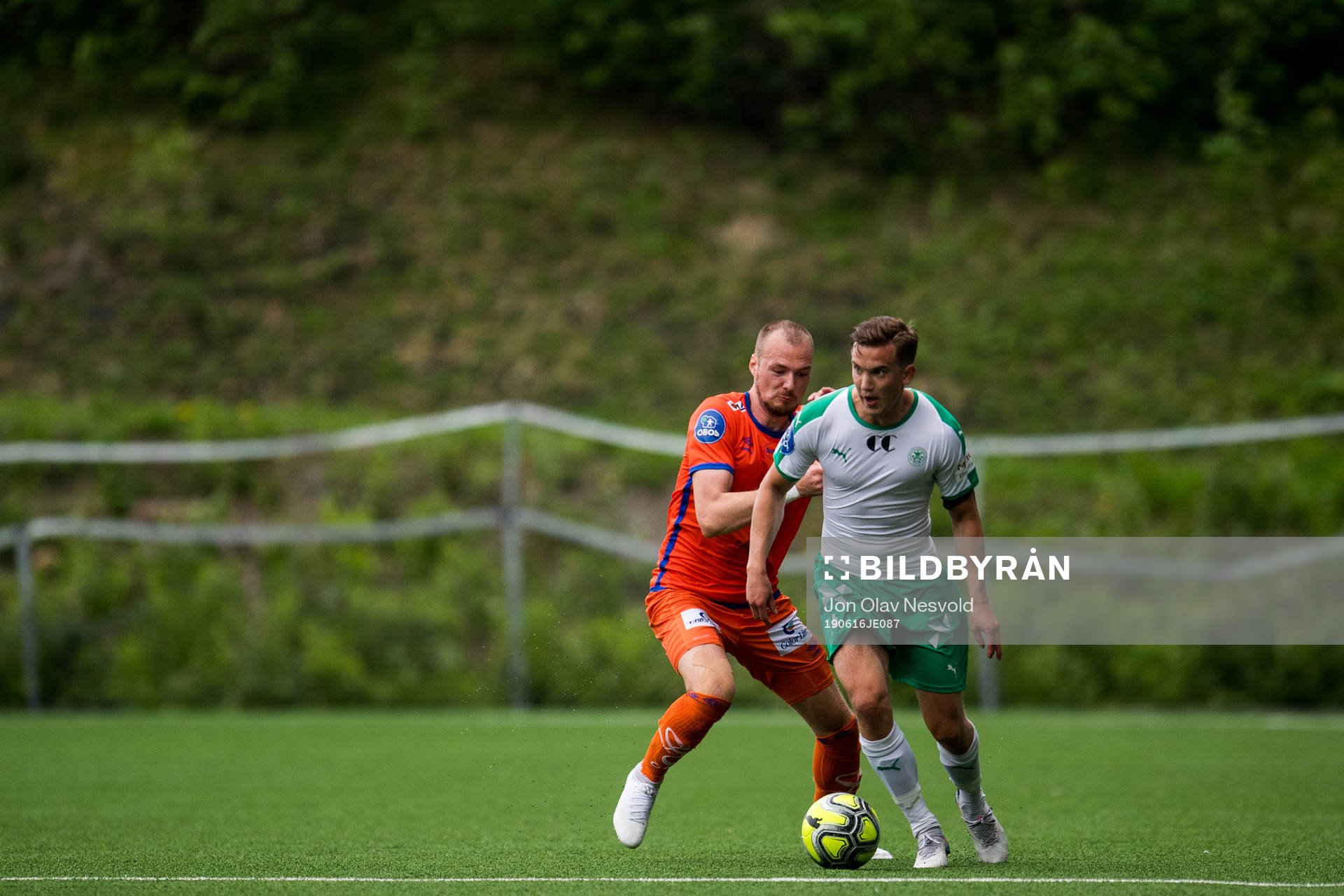 Aron Elís Thrándarson of Aalesund and Steffen Skogvang