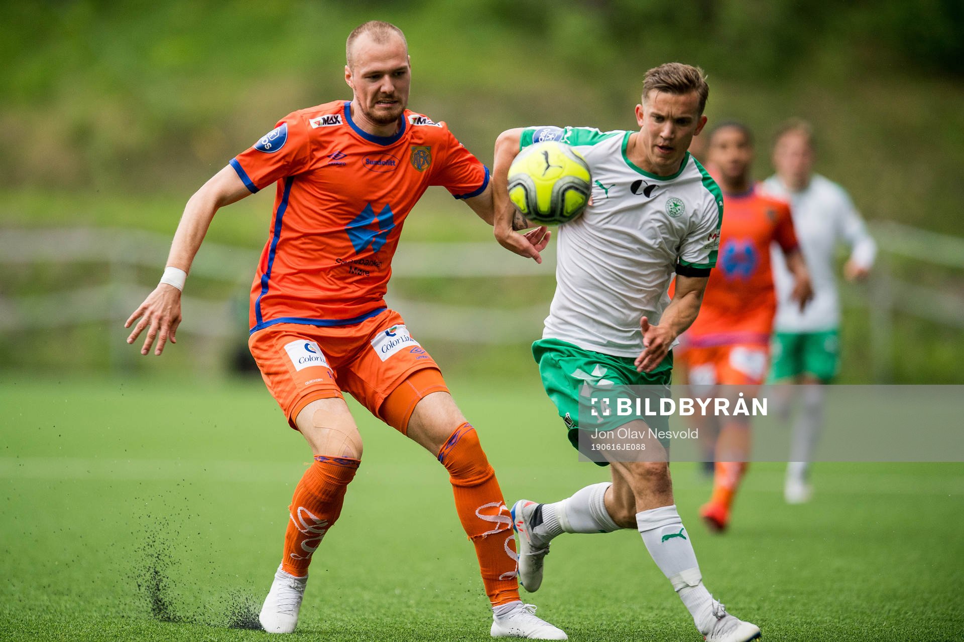 Aron Elís Thrándarson of Aalesund and Steffen Skogvang