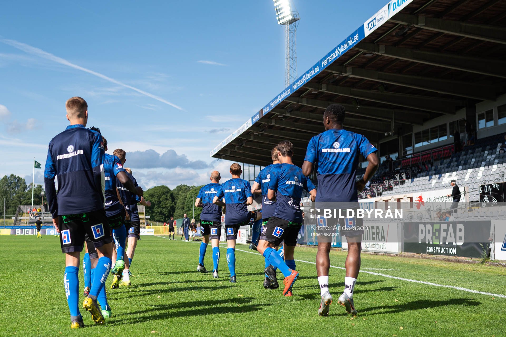 Halmstads spelare före fotbollsmatchen i Superettan mellan