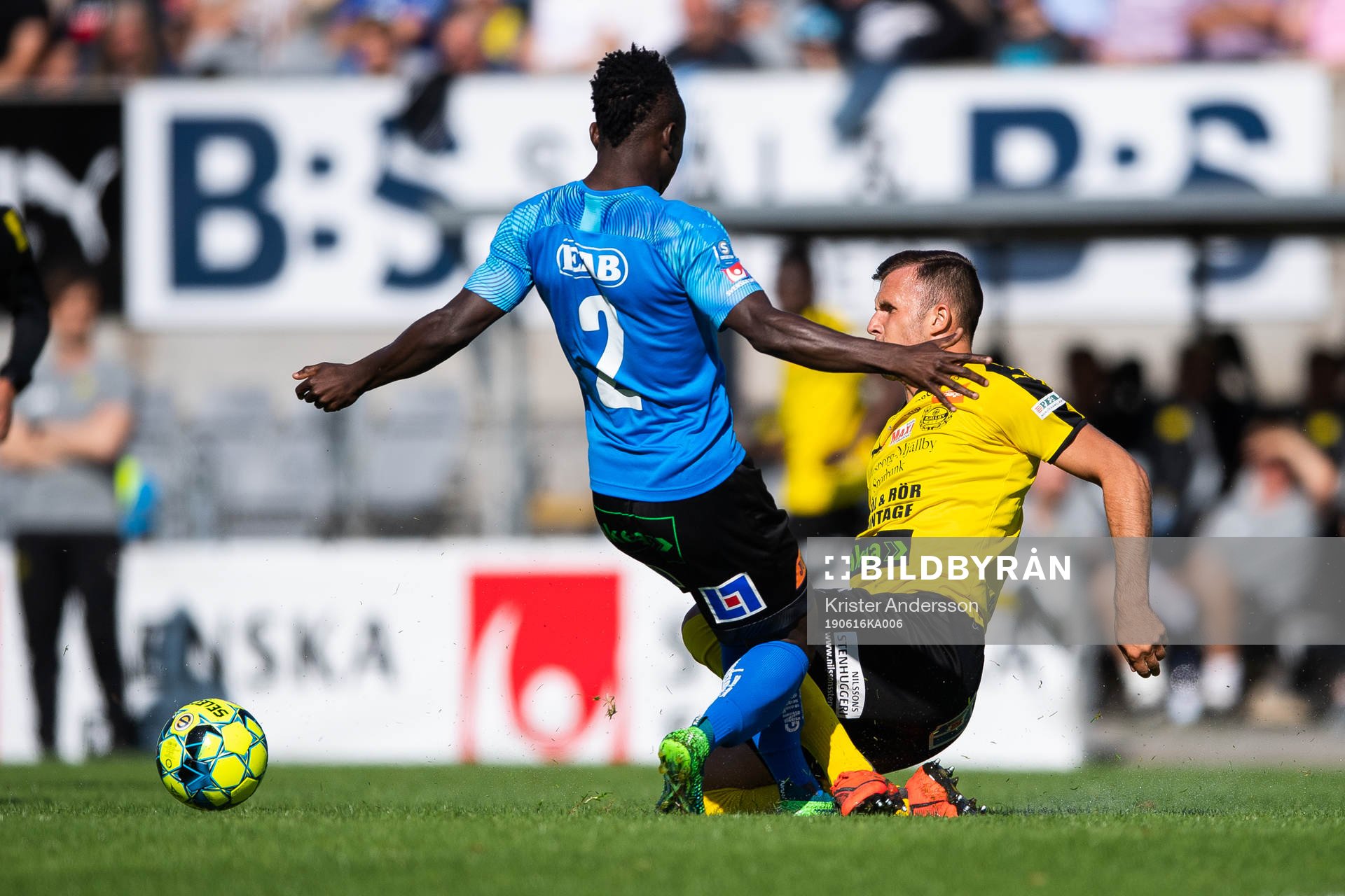 Halmstads Thomas Boakye och Mjällbys Adi Terzic