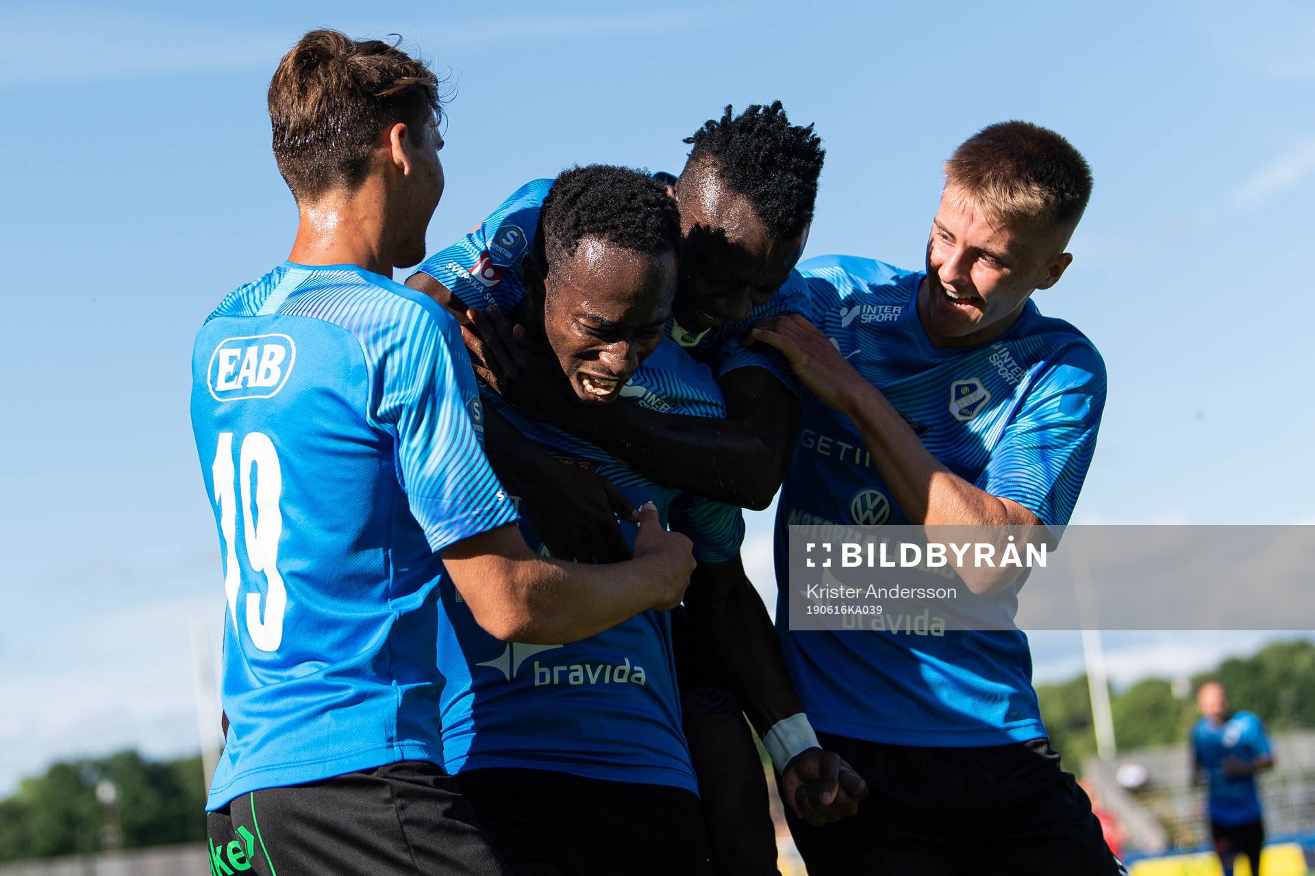Halmstads Sadat Karim jublar med lagkamrater