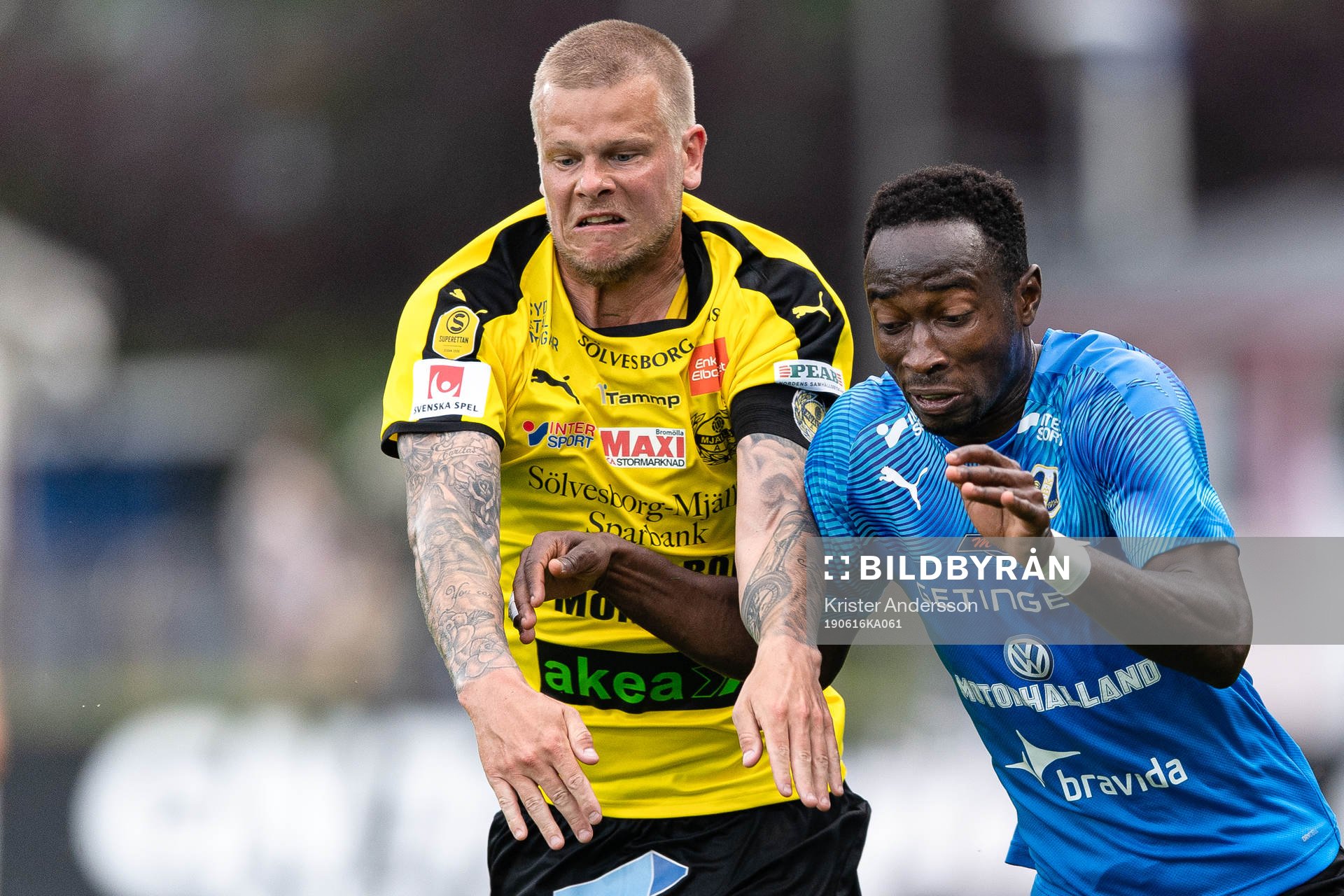 Mjällbys David Löfquist och Halmstads Sadat Karim